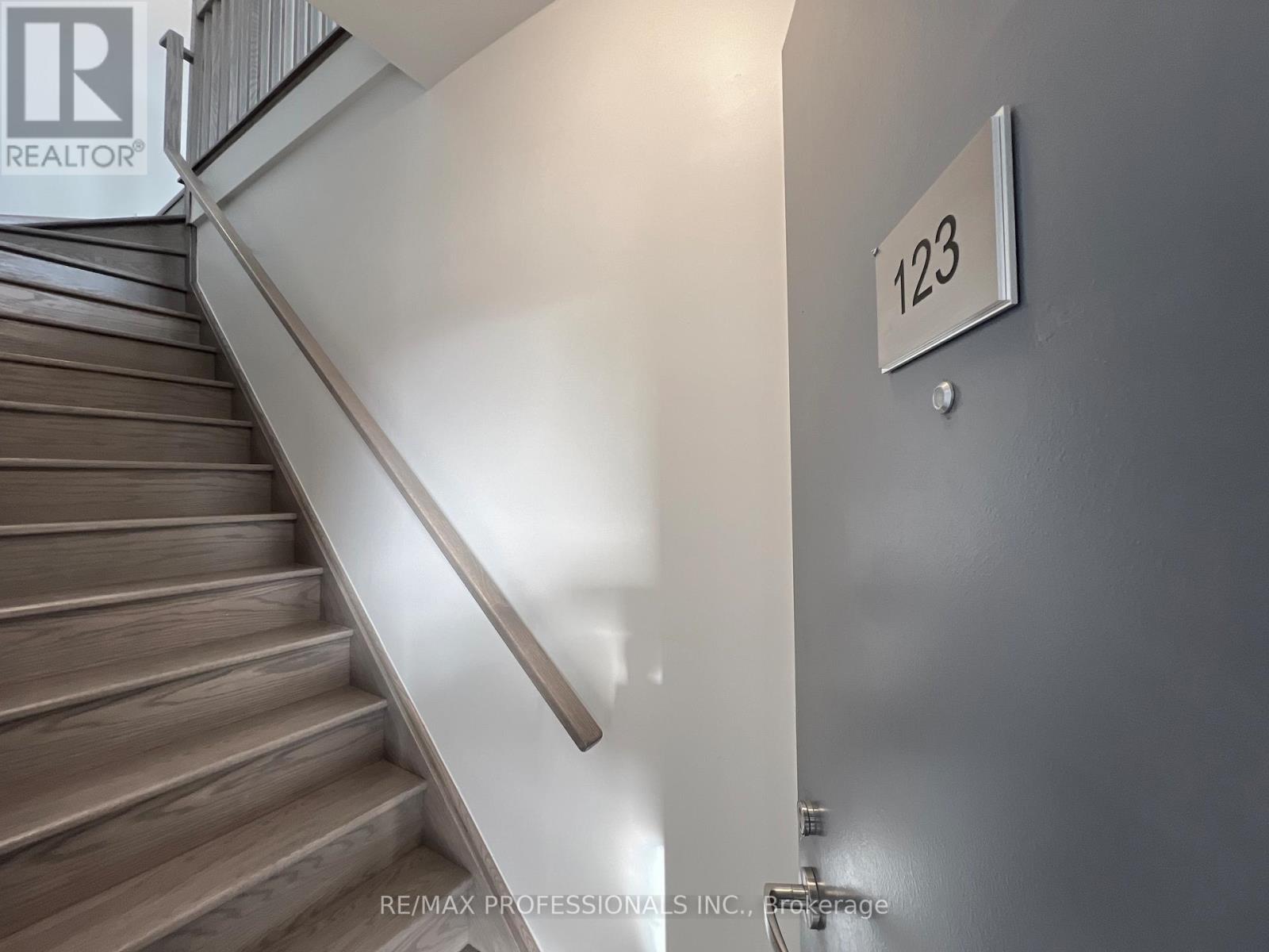 123 - 62 Dixfield Drive, Toronto, Ontario  M9C 3W1 - Photo 2 - W12614750