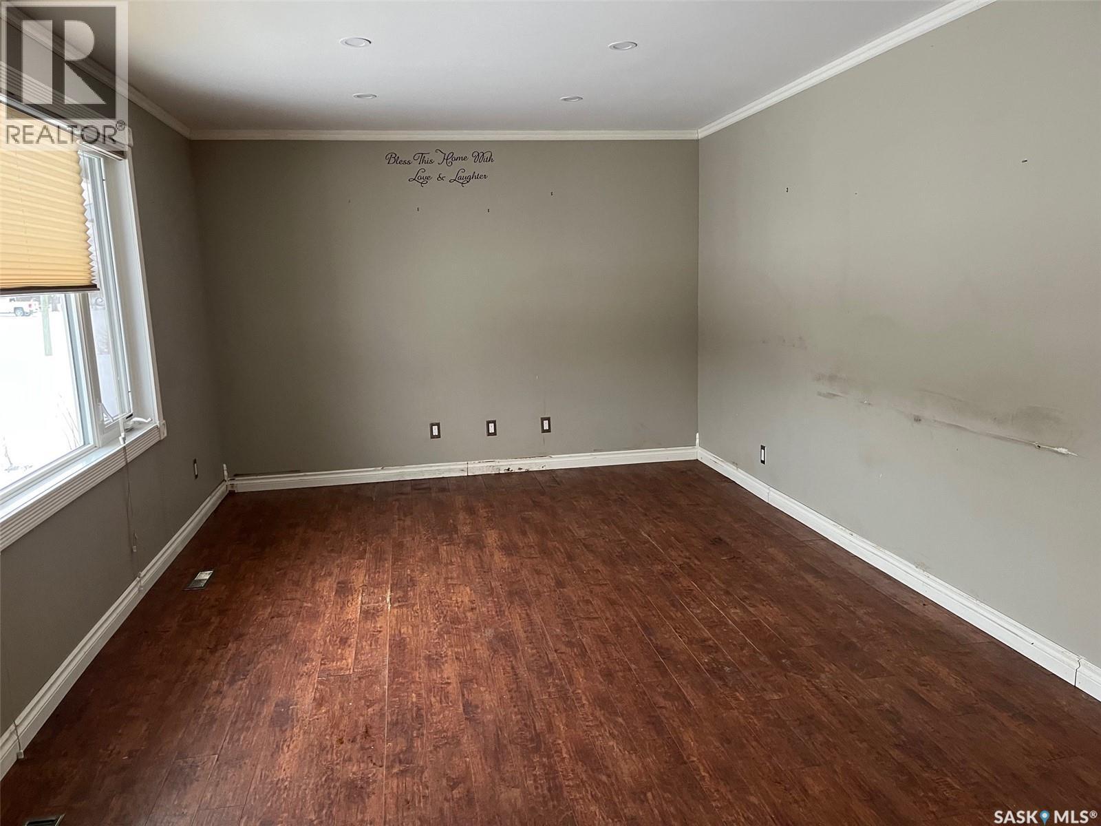 404 Central Avenue, Montmartre, Saskatchewan  S0G 3M0 - Photo 2 - SK025438