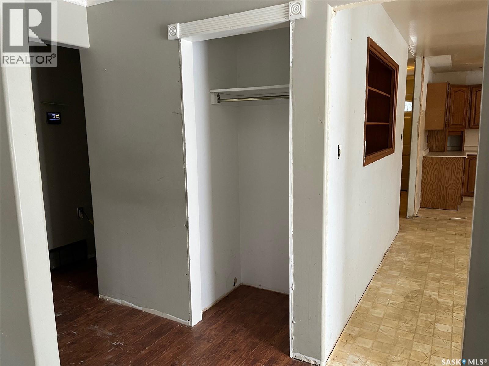 404 Central Avenue, Montmartre, Saskatchewan  S0G 3M0 - Photo 3 - SK025438