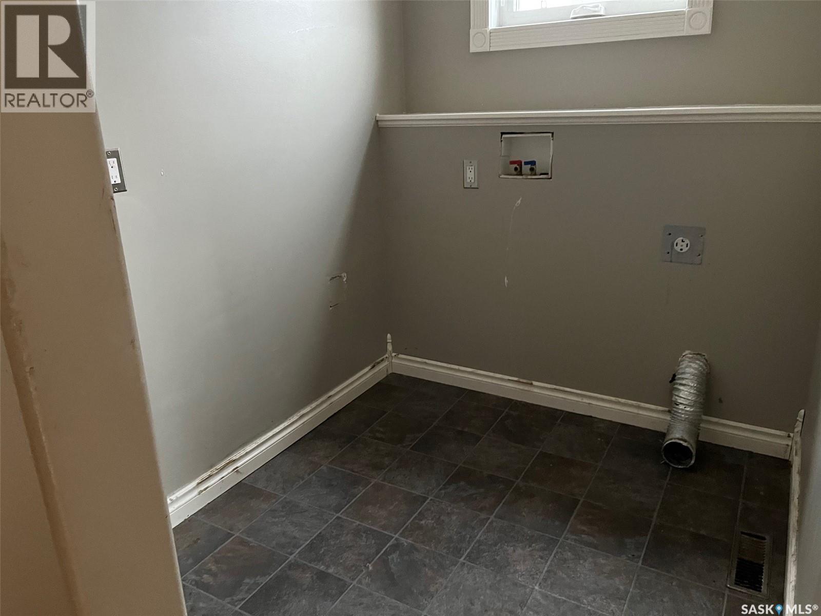 404 Central Avenue, Montmartre, Saskatchewan  S0G 3M0 - Photo 7 - SK025438