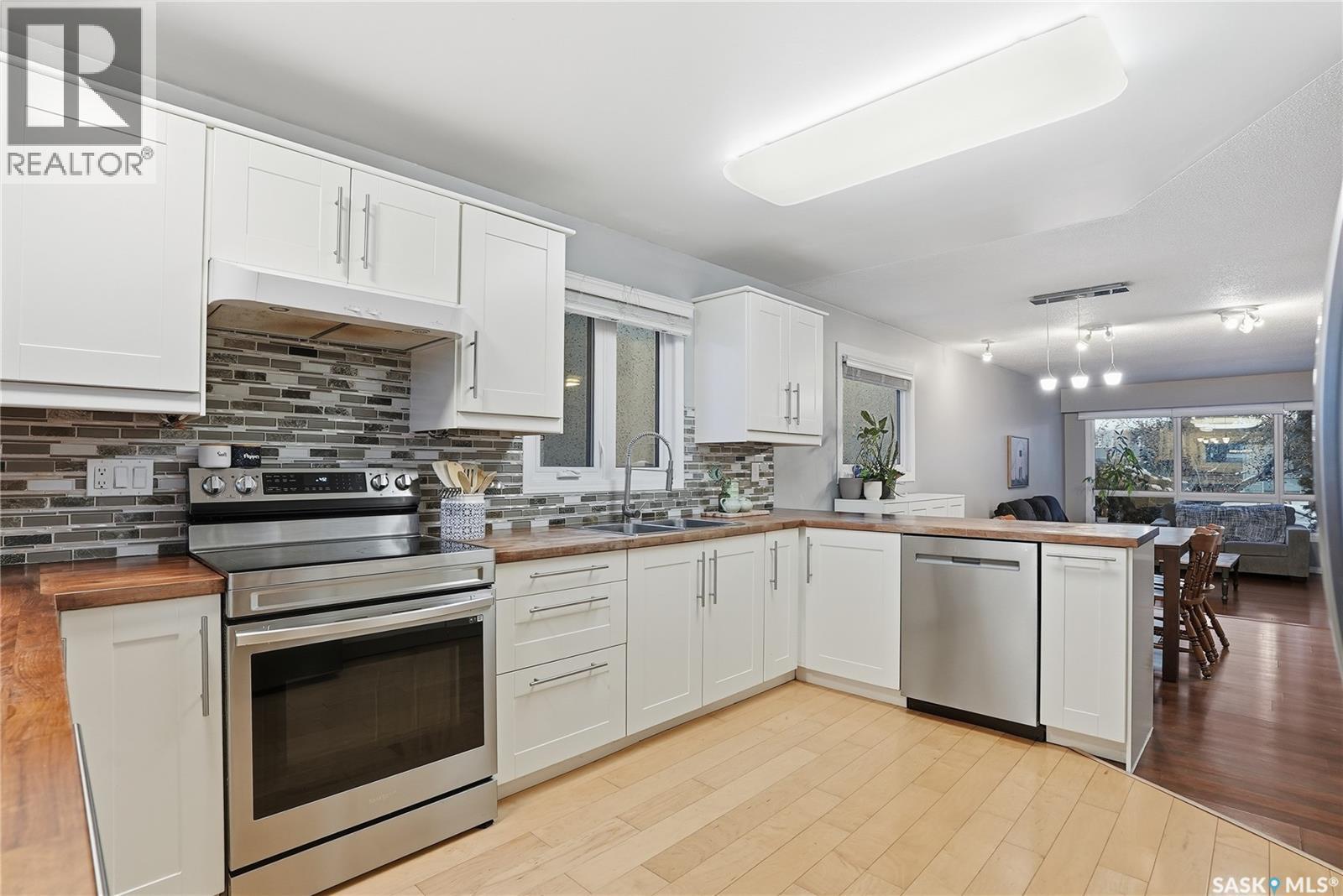 112 Brown Crescent, Saskatoon, Saskatchewan  S7J 2R8 - Photo 2 - SK025417