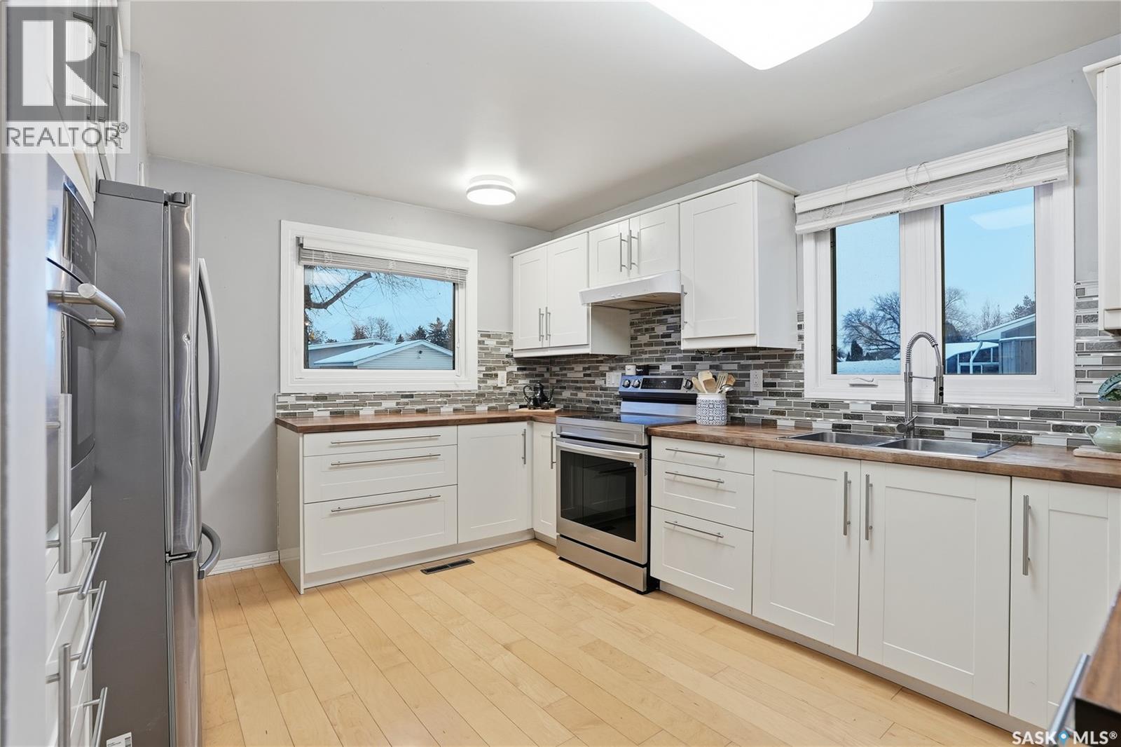 112 Brown Crescent, Saskatoon, Saskatchewan  S7J 2R8 - Photo 3 - SK025417