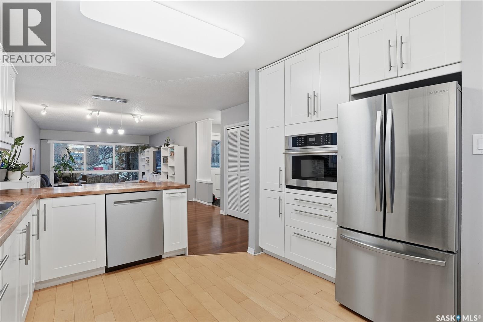 112 Brown Crescent, Saskatoon, Saskatchewan  S7J 2R8 - Photo 4 - SK025417