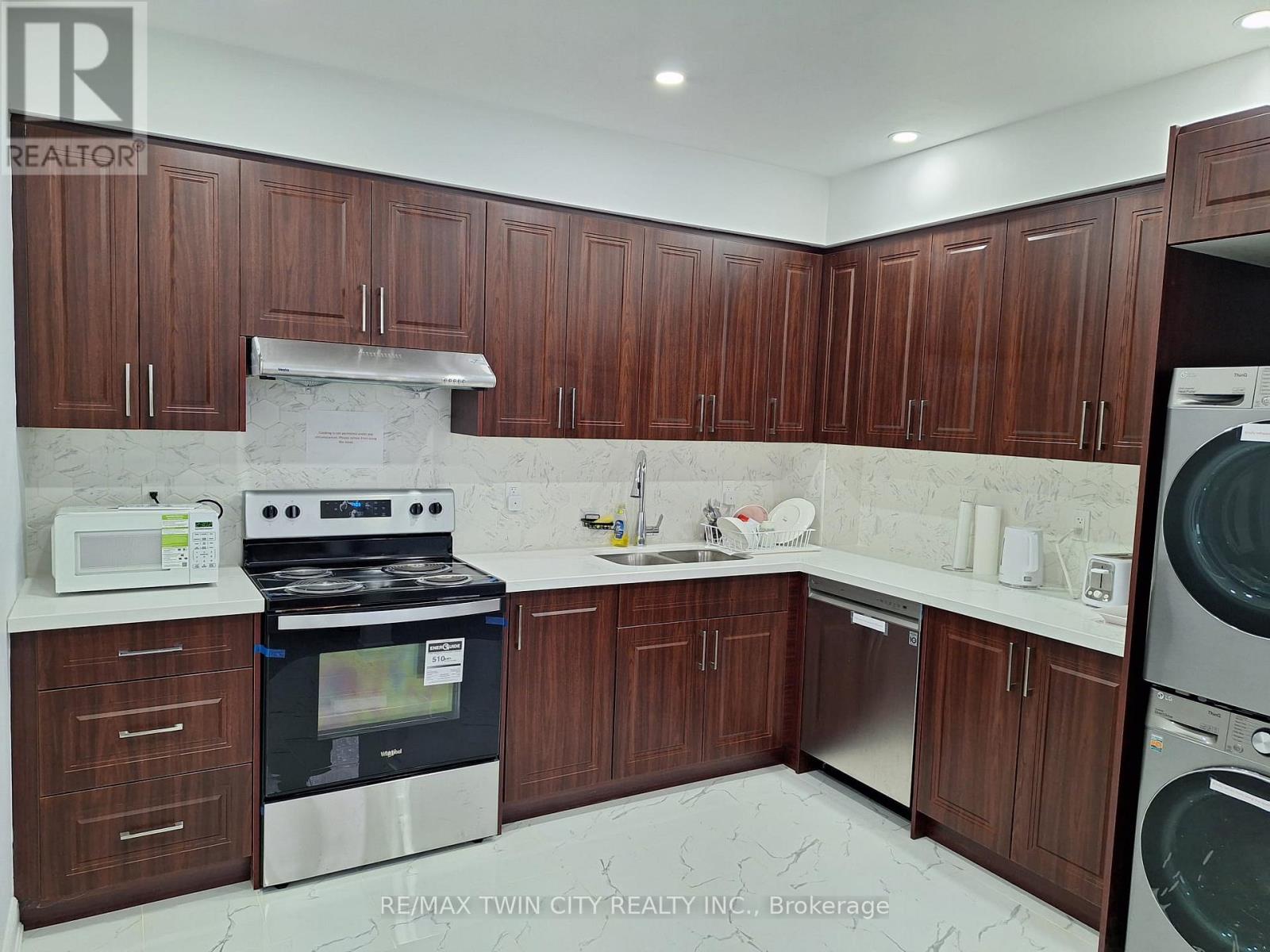 15 Spring Creek Street, Kitchener, Ontario  N2A 0G3 - Photo 9 - X12614738