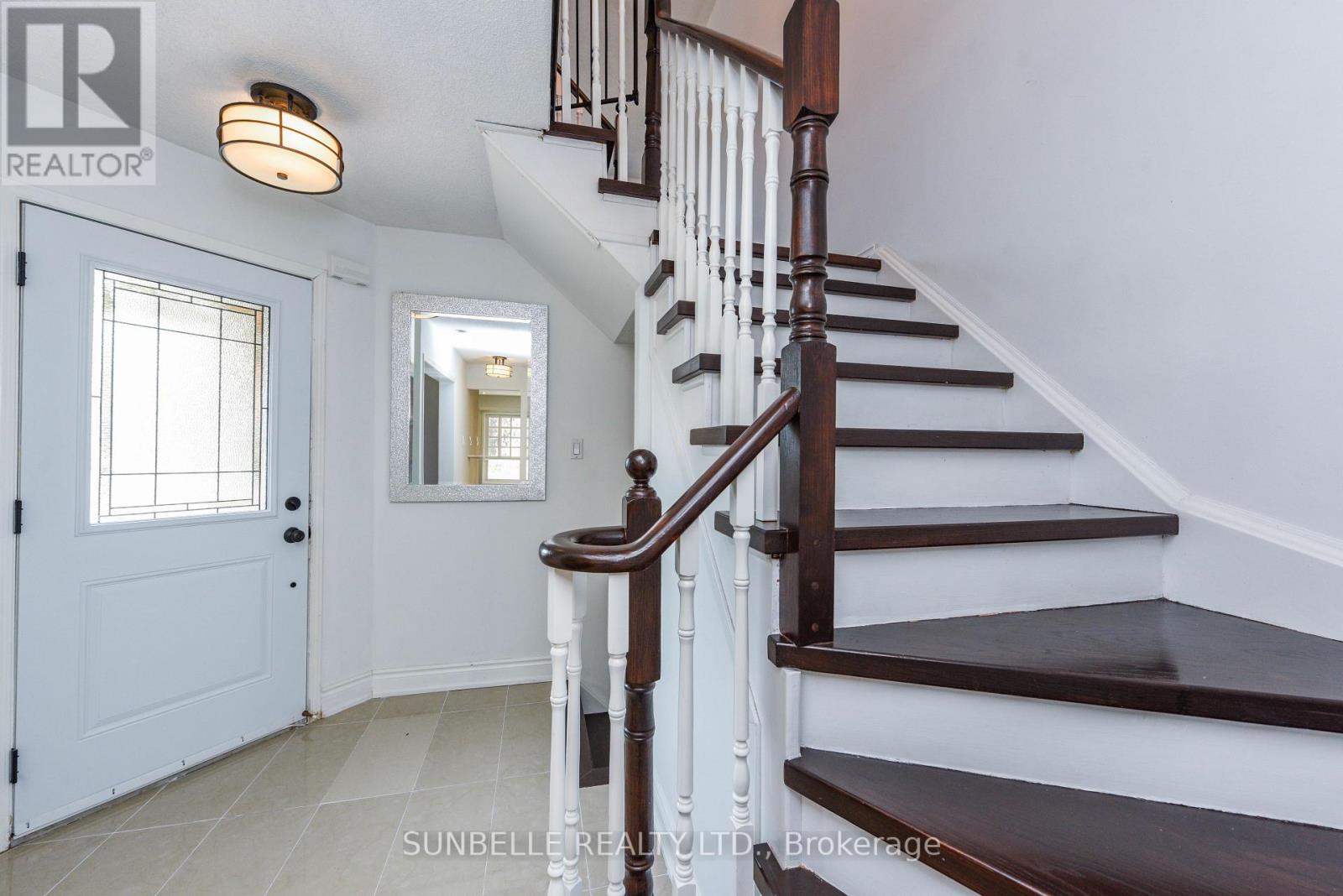 3826 Allcroft Road, Mississauga, Ontario  L5N 6V6 - Photo 3 - W12611908