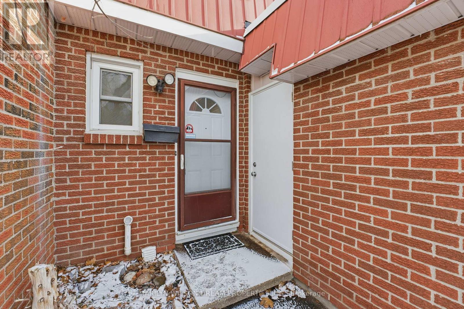 54 - 403 Miranda Private, Ottawa, Ontario K1K 3Y2 - Photo 2 - X12614834