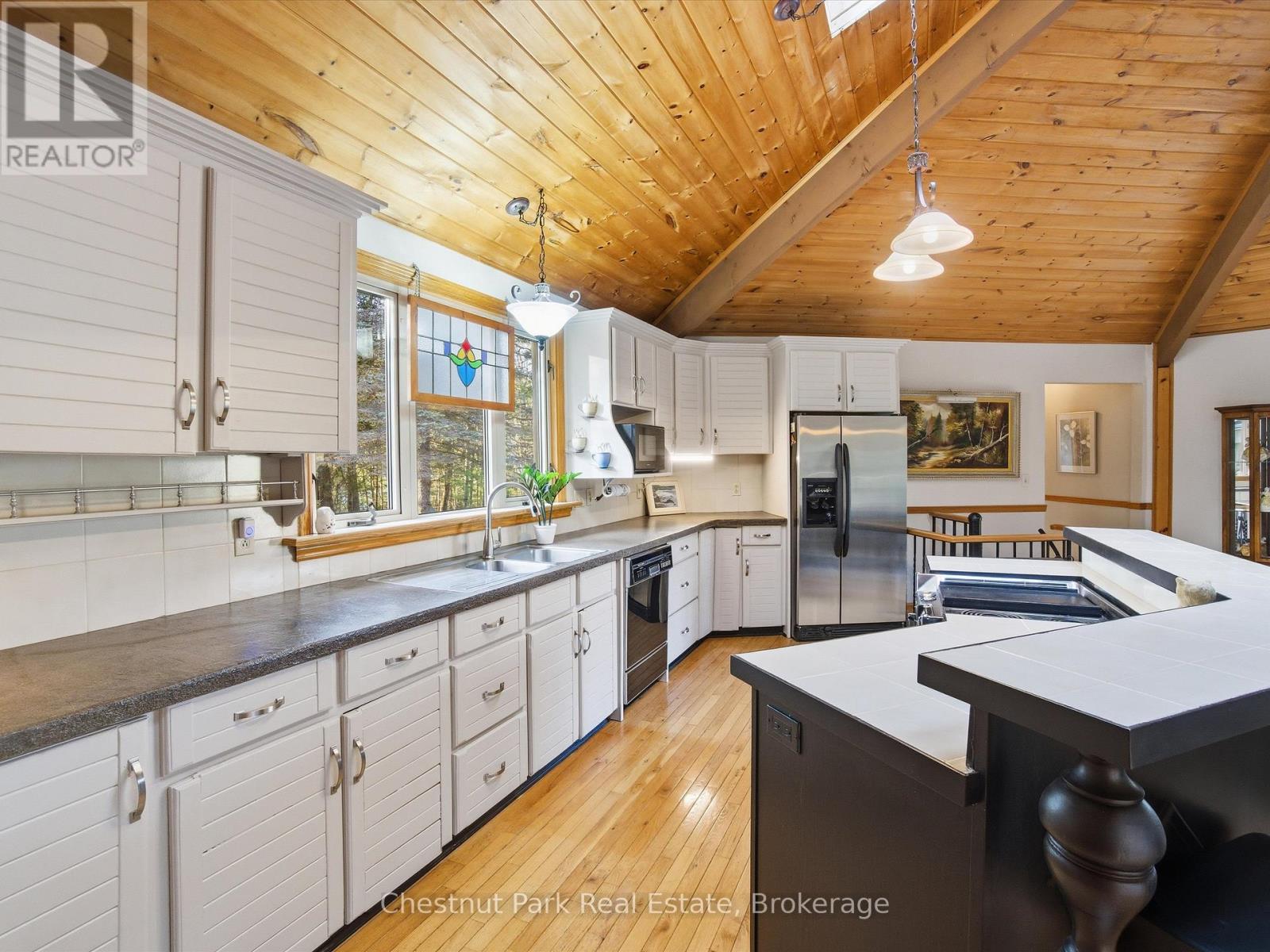 1077 Fairy Falls Road, Lake Of Bays, Ontario  P0B 1A0 - Photo 22 - X12570792