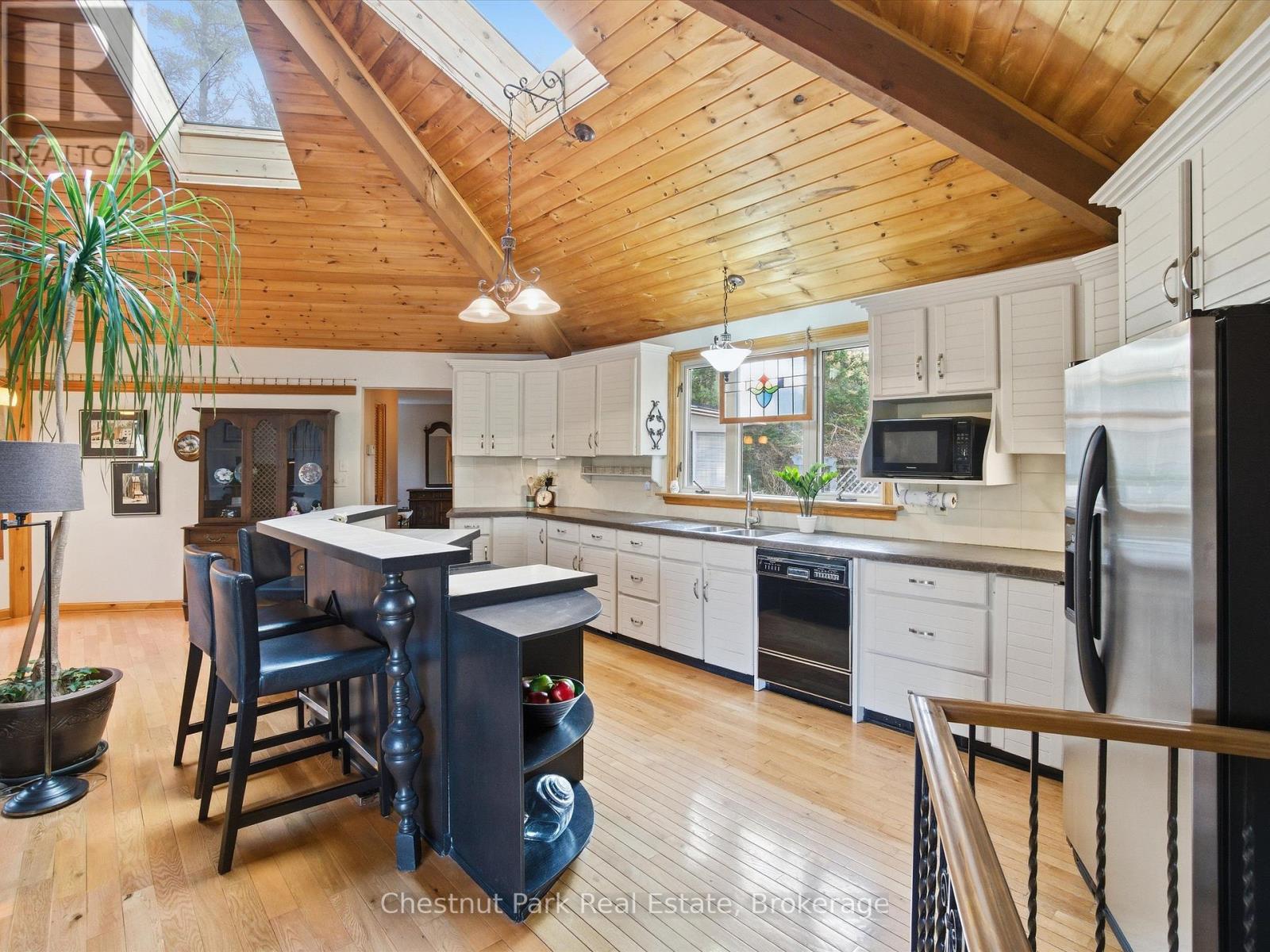 1077 Fairy Falls Road, Lake Of Bays, Ontario  P0B 1A0 - Photo 20 - X12570792