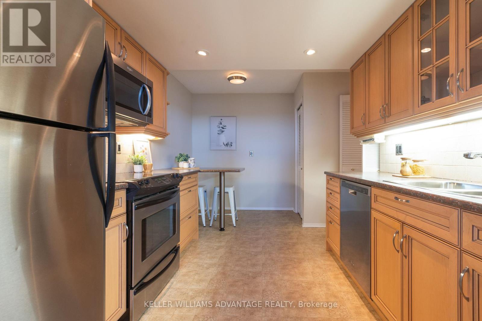 1005 - 75 Wynford Heights Crescent, Toronto, Ontario  M3C 3H9 - Photo 11 - C12614824