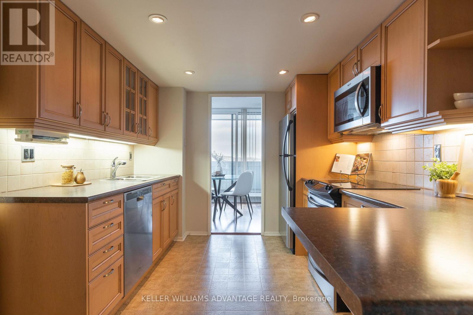 1005 - 75 Wynford Heights Crescent, Toronto, Ontario  M3C 3H9 - Photo 12 - C12614824