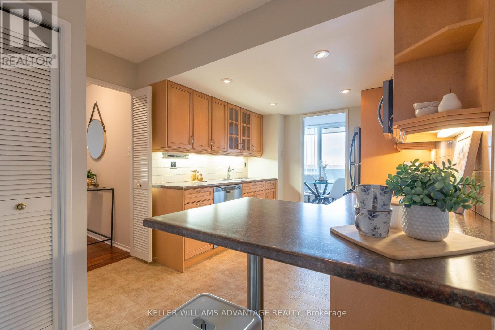 1005 - 75 Wynford Heights Crescent, Toronto, Ontario  M3C 3H9 - Photo 13 - C12614824