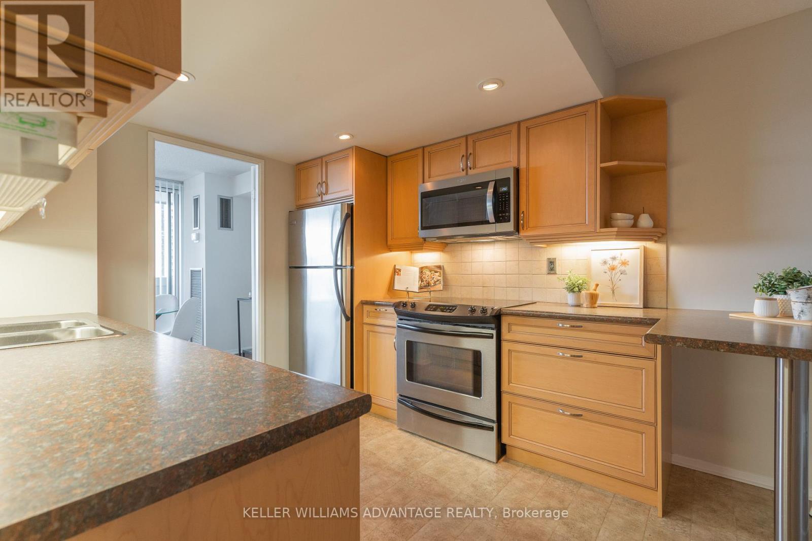 1005 - 75 Wynford Heights Crescent, Toronto, Ontario  M3C 3H9 - Photo 14 - C12614824