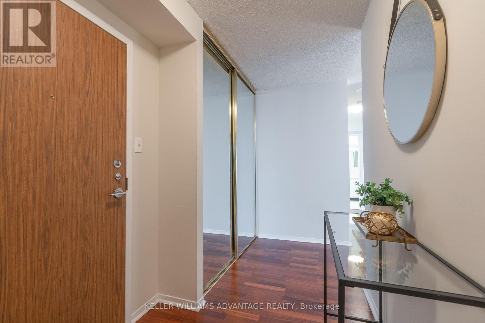 1005 - 75 Wynford Heights Crescent, Toronto, Ontario  M3C 3H9 - Photo 3 - C12614824