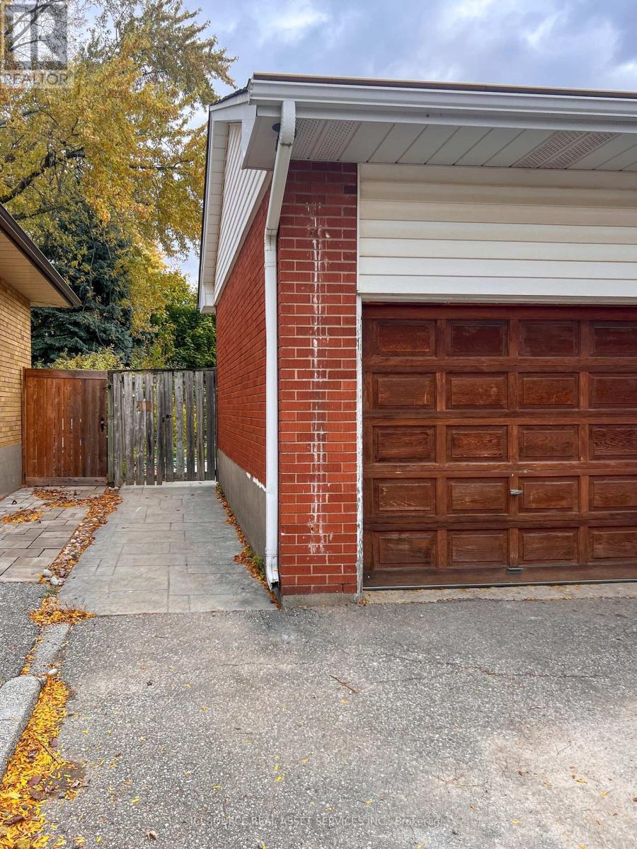 Lower - 30 Swanhurst Boulevard, Mississauga, Ontario  L5N 1B7 - Photo 2 - W12614830