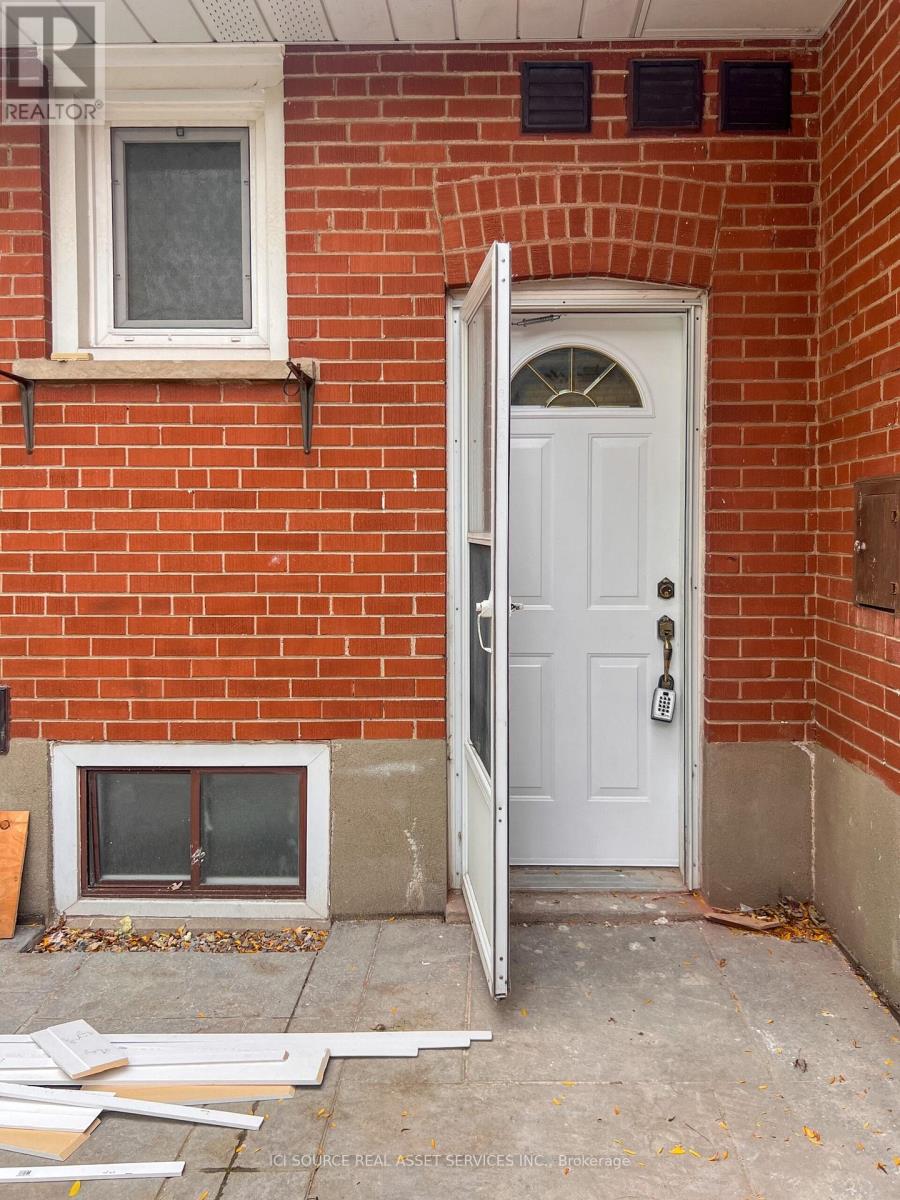 Lower - 30 Swanhurst Boulevard, Mississauga, Ontario  L5N 1B7 - Photo 3 - W12614830