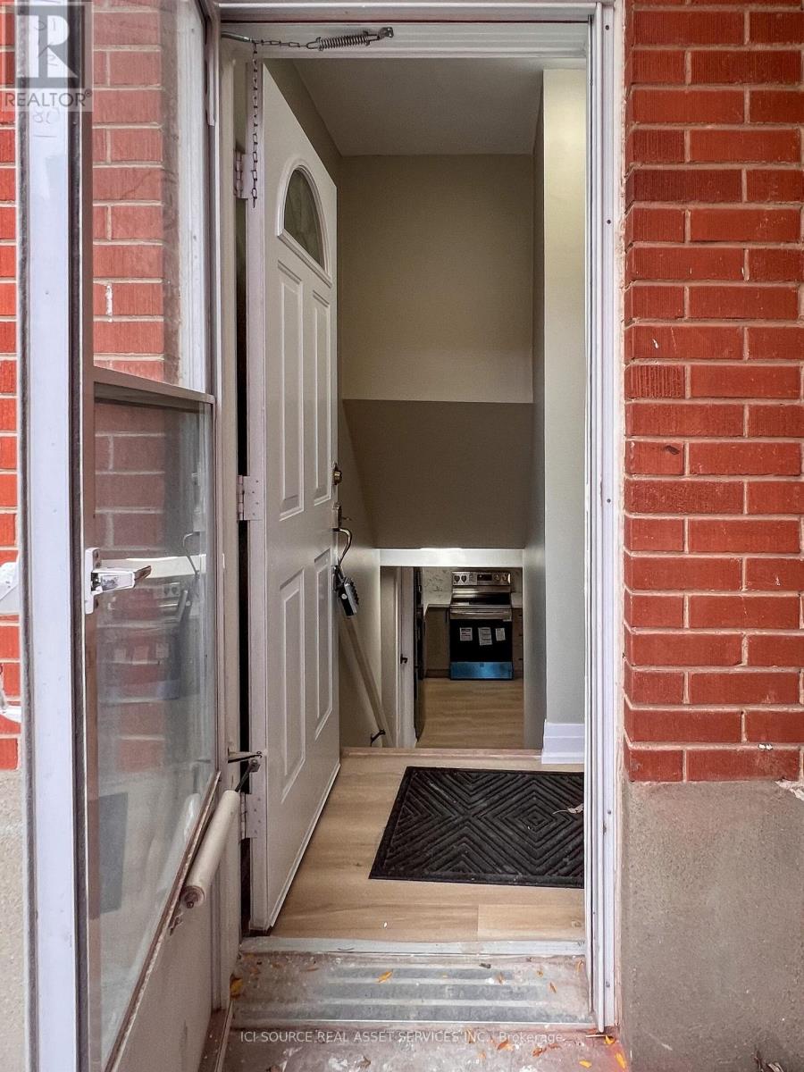 Lower - 30 Swanhurst Boulevard, Mississauga, Ontario  L5N 1B7 - Photo 4 - W12614830