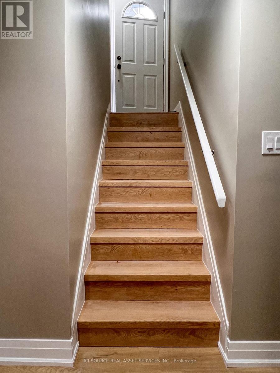 Lower - 30 Swanhurst Boulevard, Mississauga, Ontario  L5N 1B7 - Photo 5 - W12614830