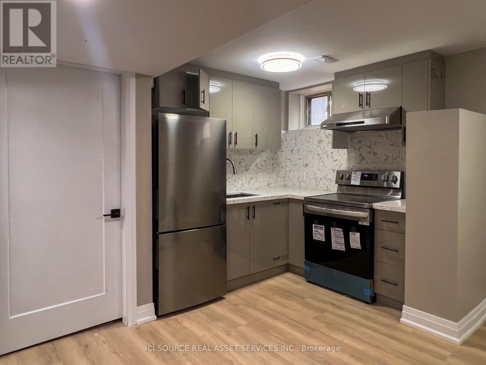 Lower - 30 Swanhurst Boulevard, Mississauga, Ontario  L5N 1B7 - Photo 8 - W12614830