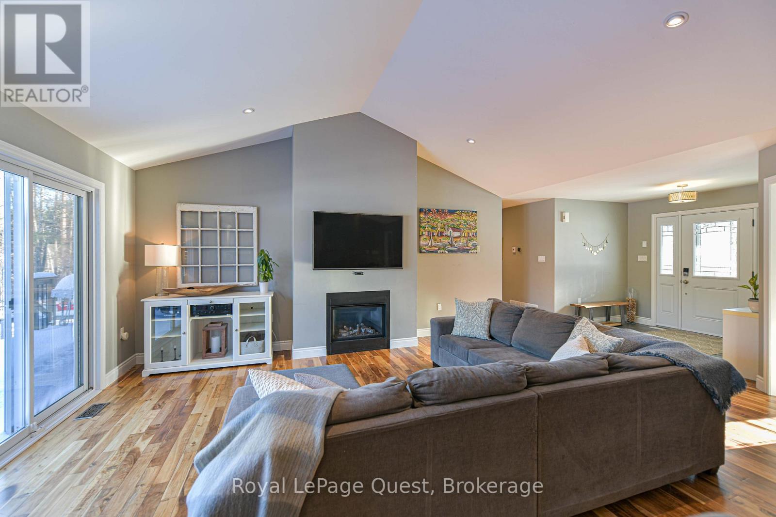 2044 Marchmont Road, Severn (Marchmont), Ontario  L3V 0V6 - Photo 16 - S12614852