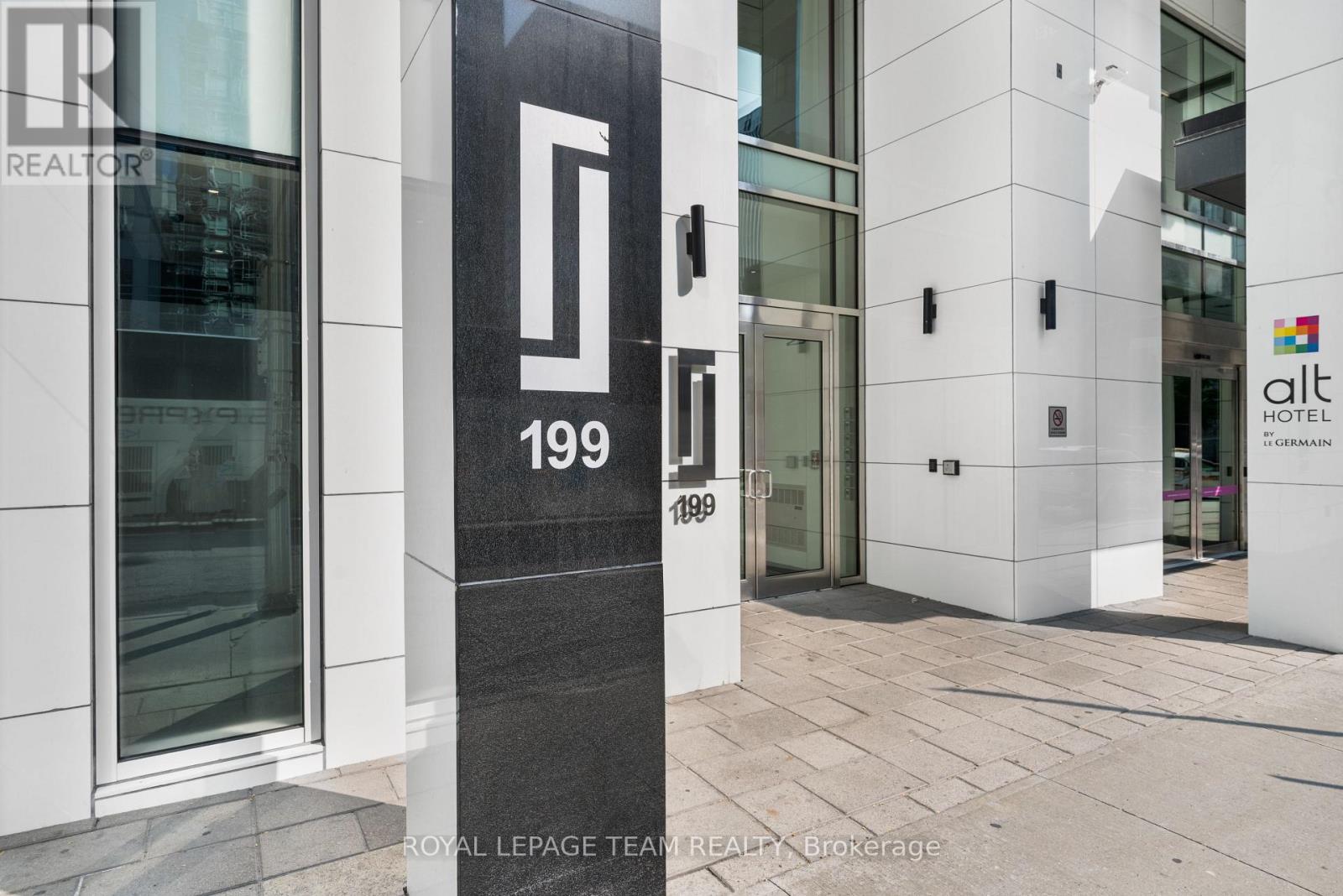 2103 - 199 Slater Street, Ottawa, Ontario K1P 0C8 - Photo 2 - X12614840
