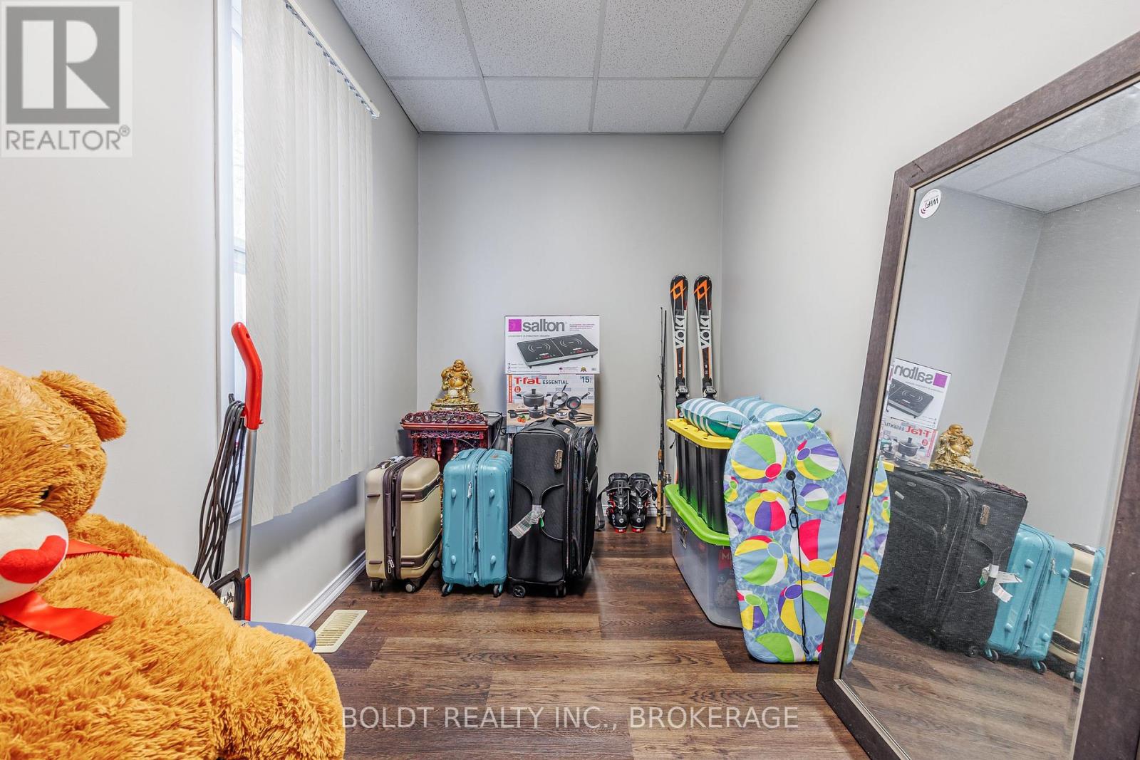 132 Welland Avenue, St. Catharines (Downtown), Ontario  L2R 2N6 - Photo 10 - X12614842