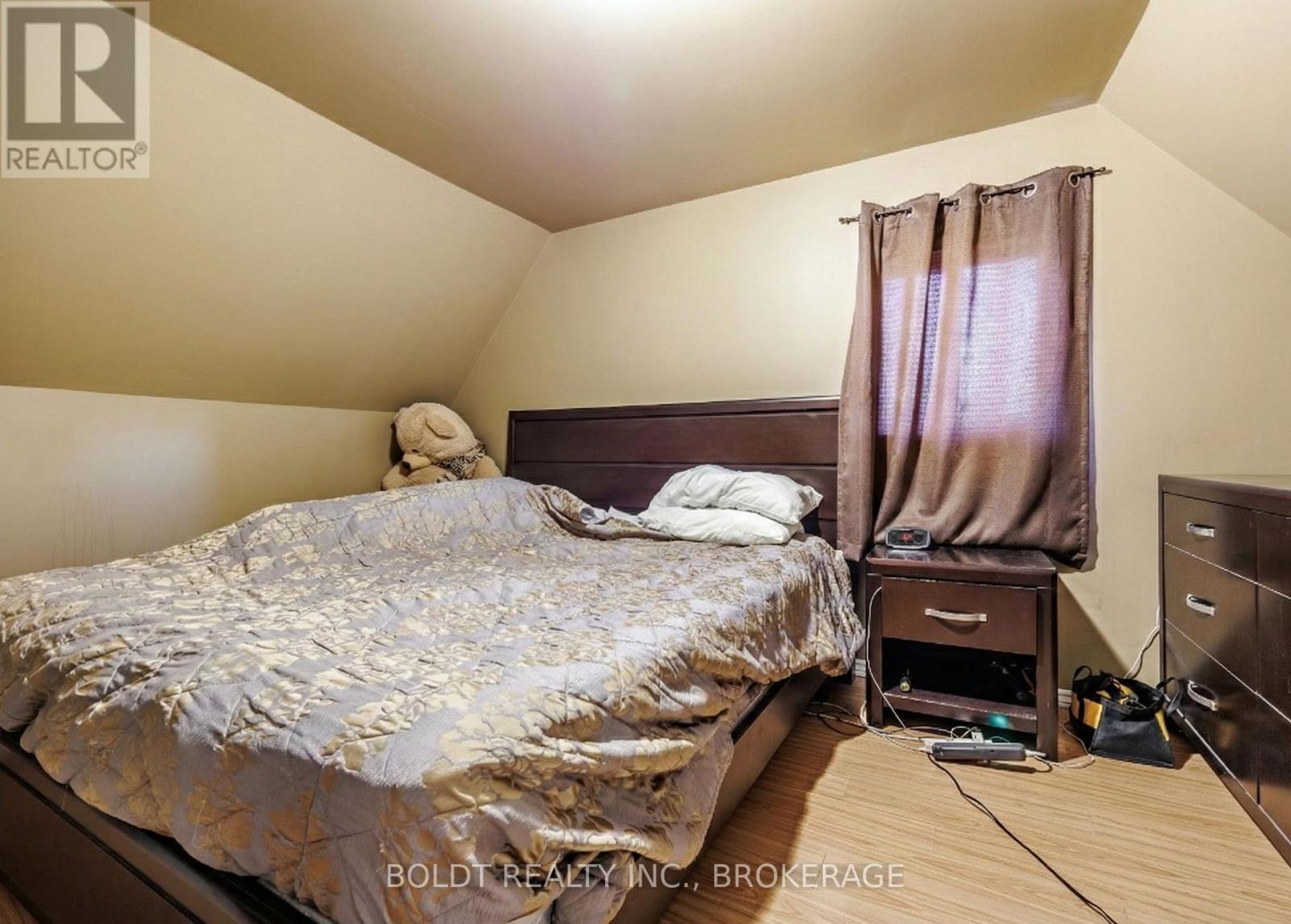 132 Welland Avenue, St. Catharines (Downtown), Ontario  L2R 2N6 - Photo 11 - X12614842