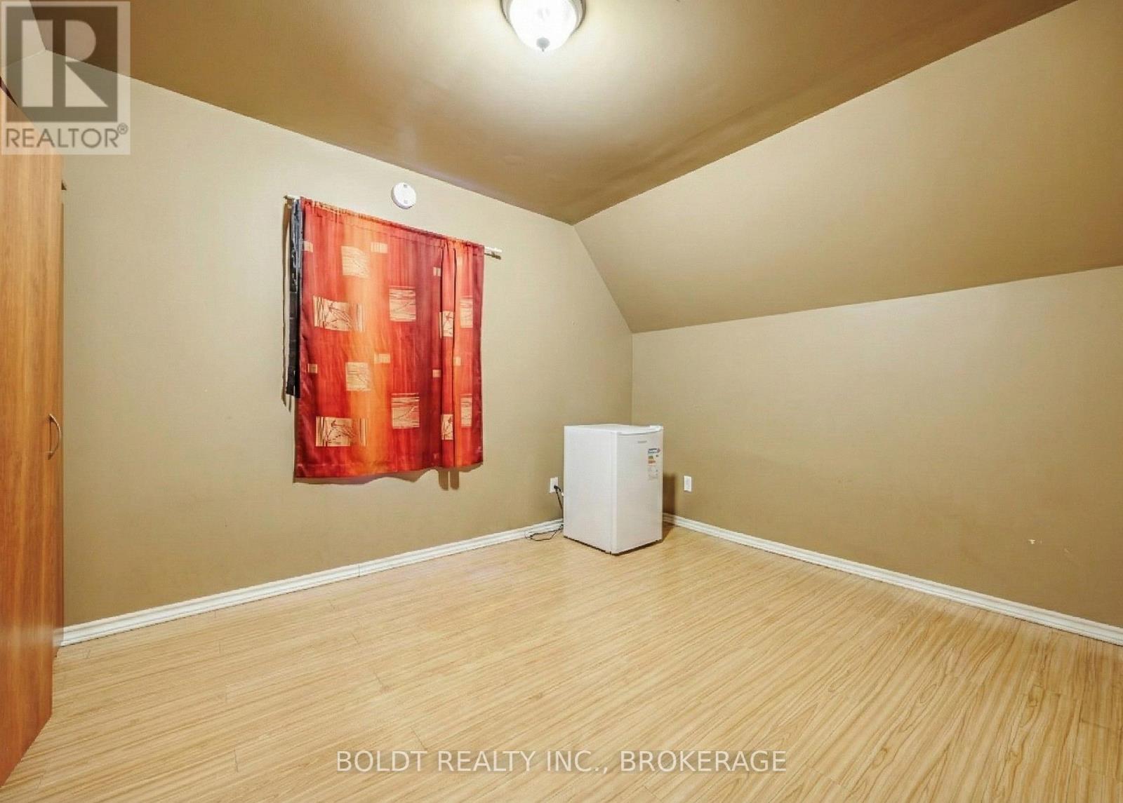 132 Welland Avenue, St. Catharines (Downtown), Ontario  L2R 2N6 - Photo 12 - X12614842