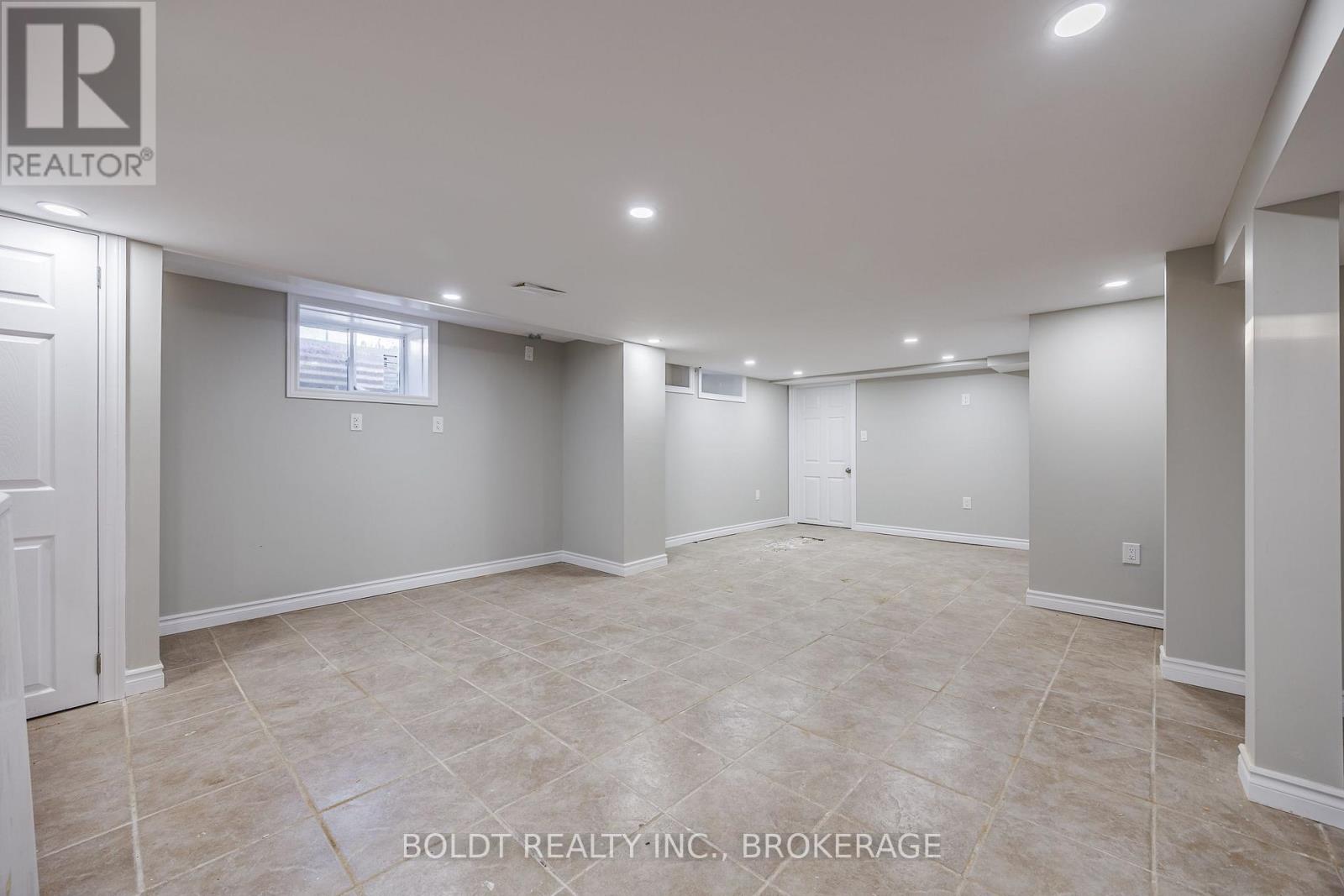 132 Welland Avenue, St. Catharines (Downtown), Ontario  L2R 2N6 - Photo 14 - X12614842