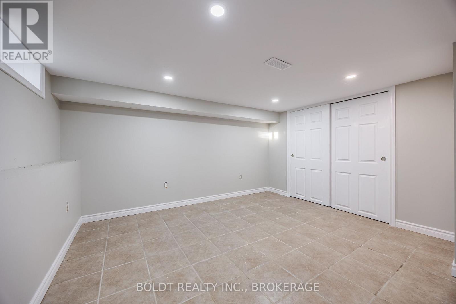 132 Welland Avenue, St. Catharines (Downtown), Ontario  L2R 2N6 - Photo 16 - X12614842