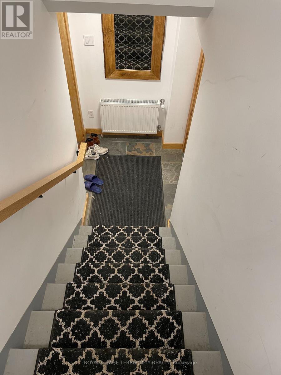 Lower - 69 Hillcrest Drive, Toronto, Ontario  M6G 2E5 - Photo 4 - C12614540