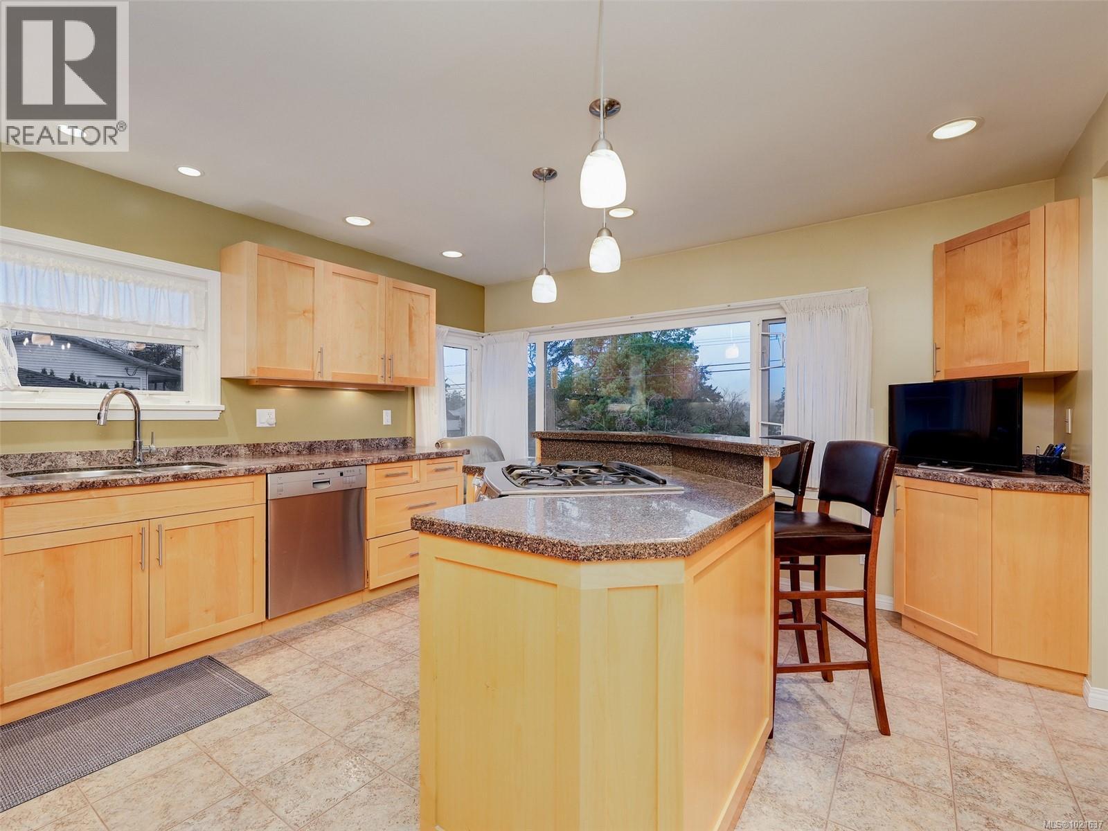 3059 Admirals Rd, Saanich, British Columbia V9A 2S1 - Photo 16 - 1021637