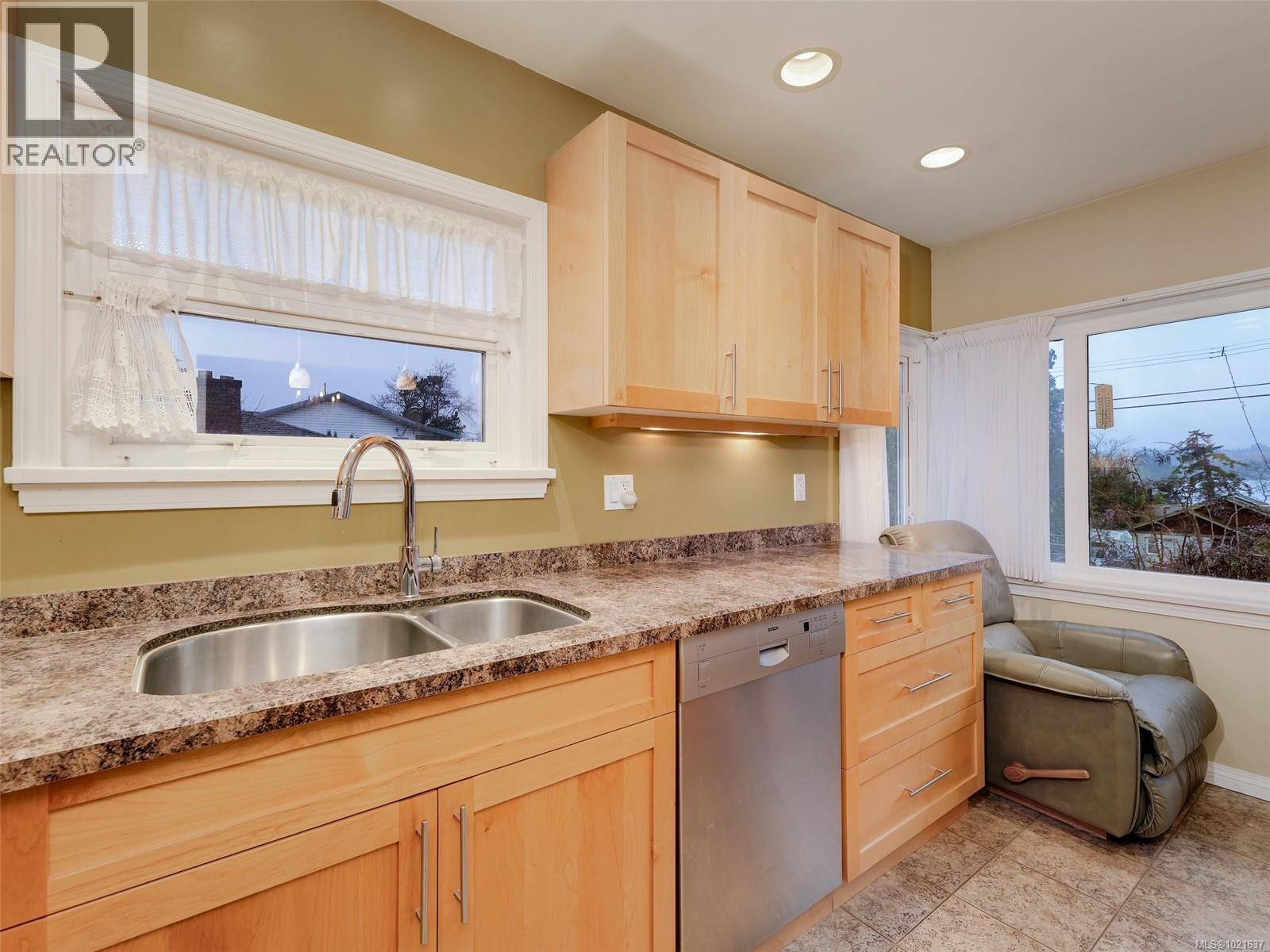 3059 Admirals Rd, Saanich, British Columbia V9A 2S1 - Photo 18 - 1021637