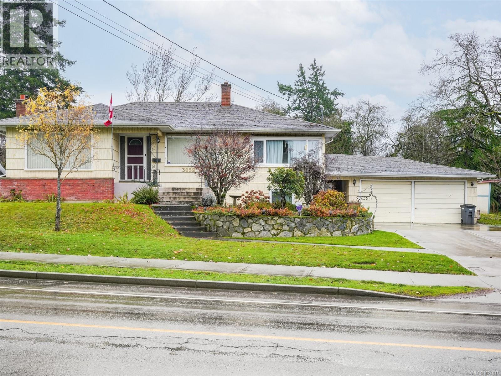 3059 Admirals Rd, Saanich, British Columbia V9A 2S1 - Photo 2 - 1021637