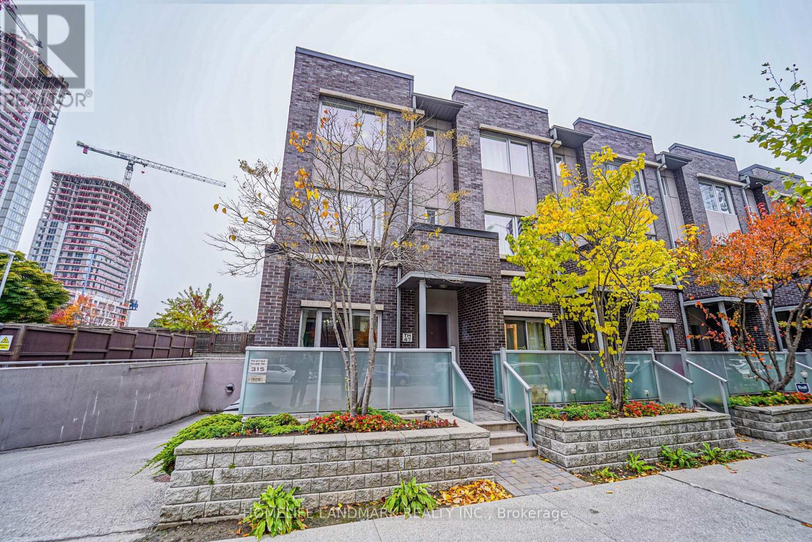 Th47 - 315 Village Green Square W, Toronto, Ontario M1S 0L2 - Photo 2 - E12614836