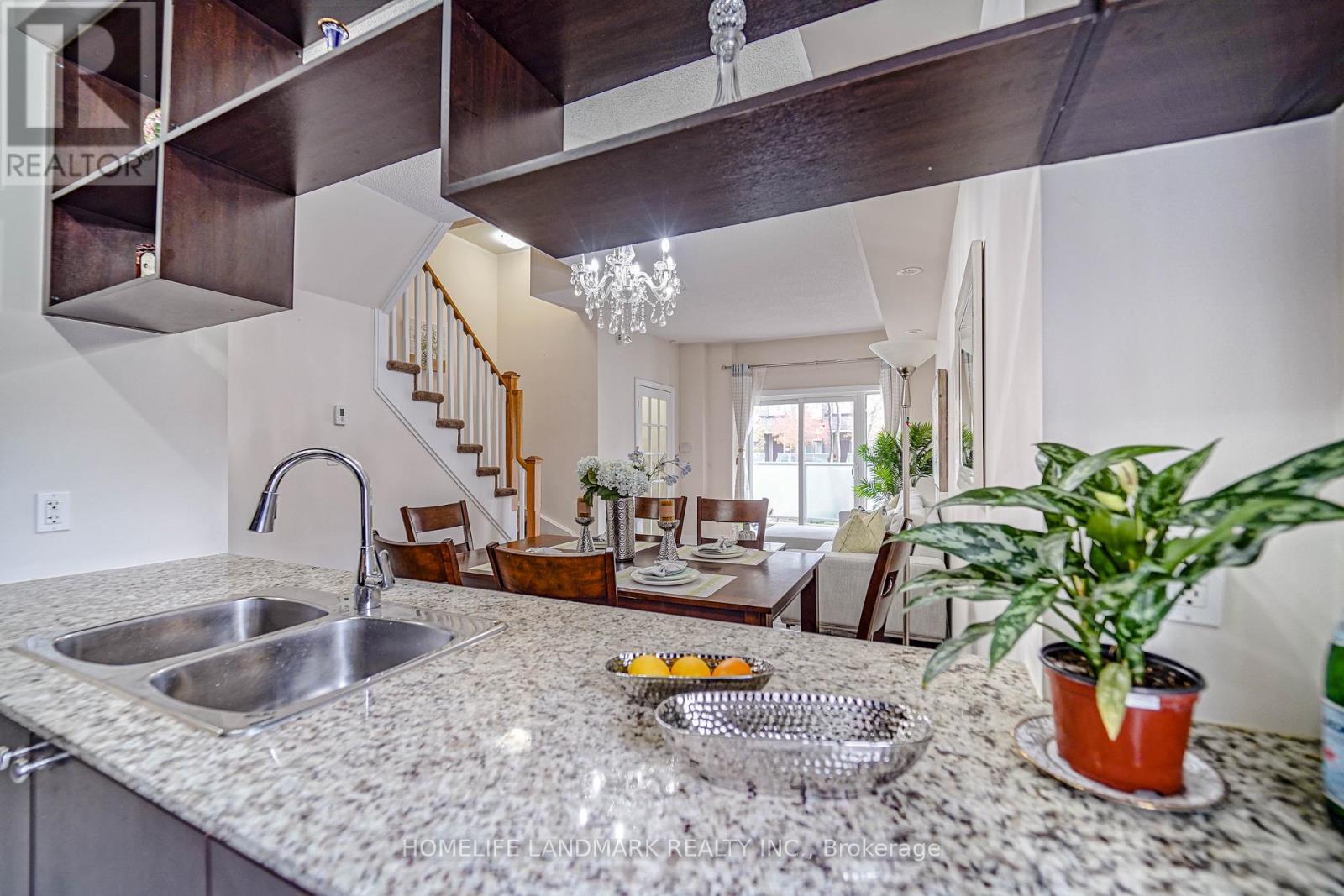 Th47 - 315 Village Green Square W, Toronto, Ontario M1S 0L2 - Photo 5 - E12614836