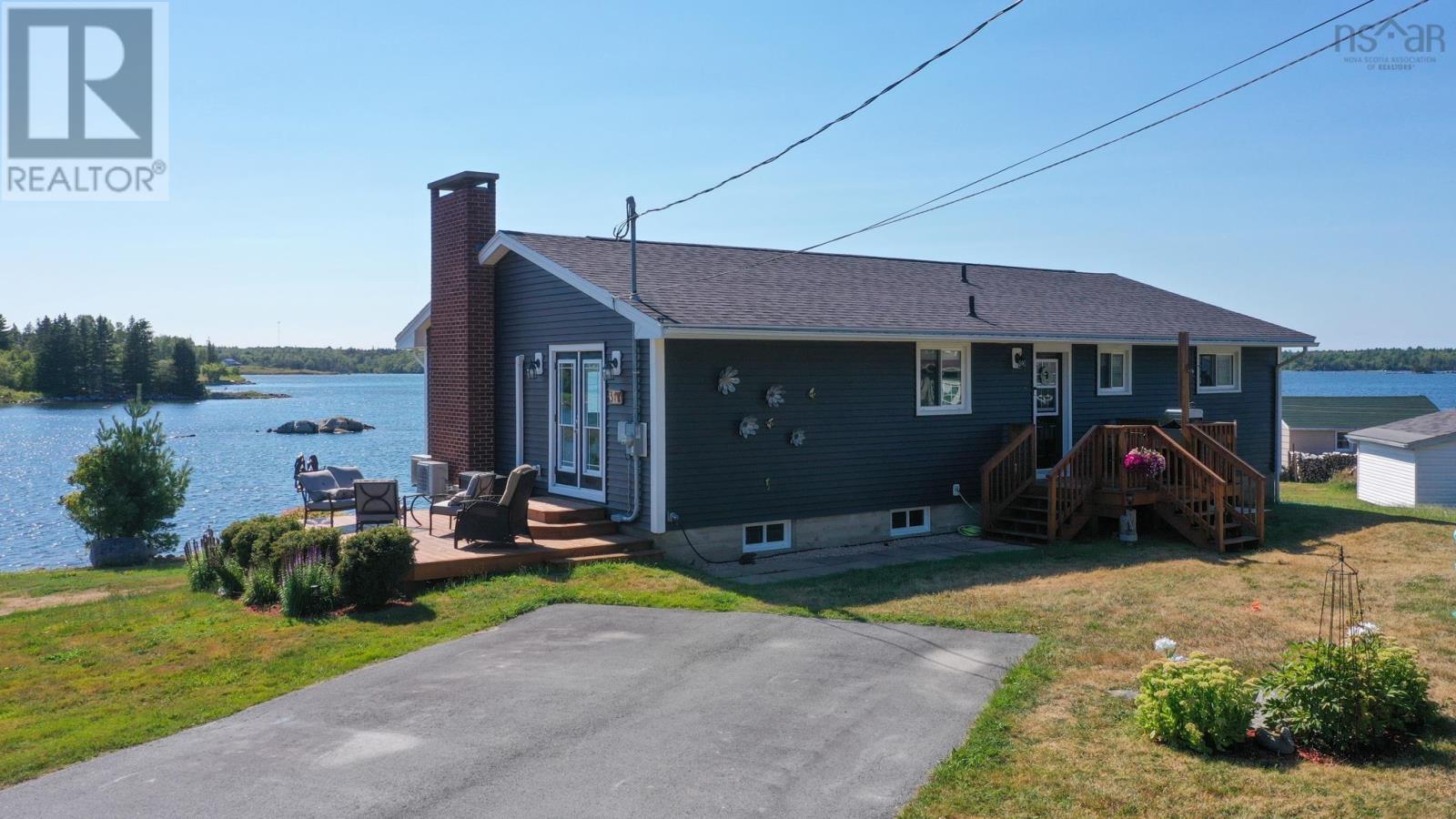 31 Medway Street, Port Medway, Nova Scotia  B0J 2T0 - Photo 3 - 202520716