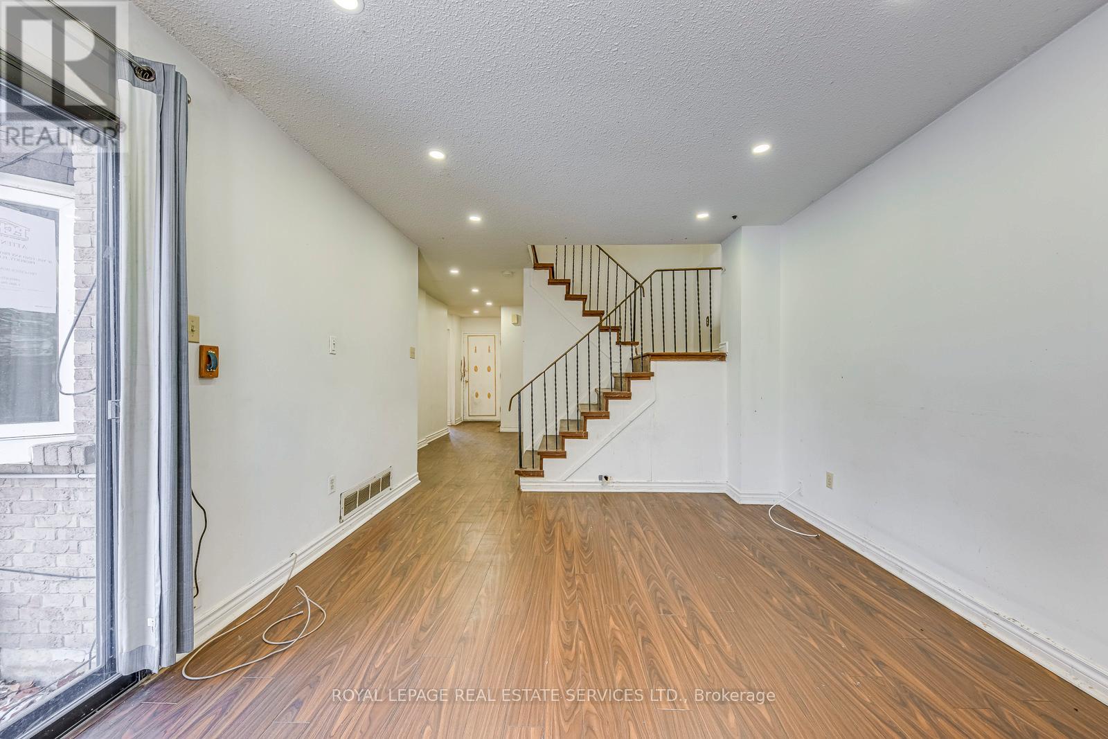 66 Banting Crescent, Brampton, Ontario L6Y 2K9 - Photo 11 - W12614844