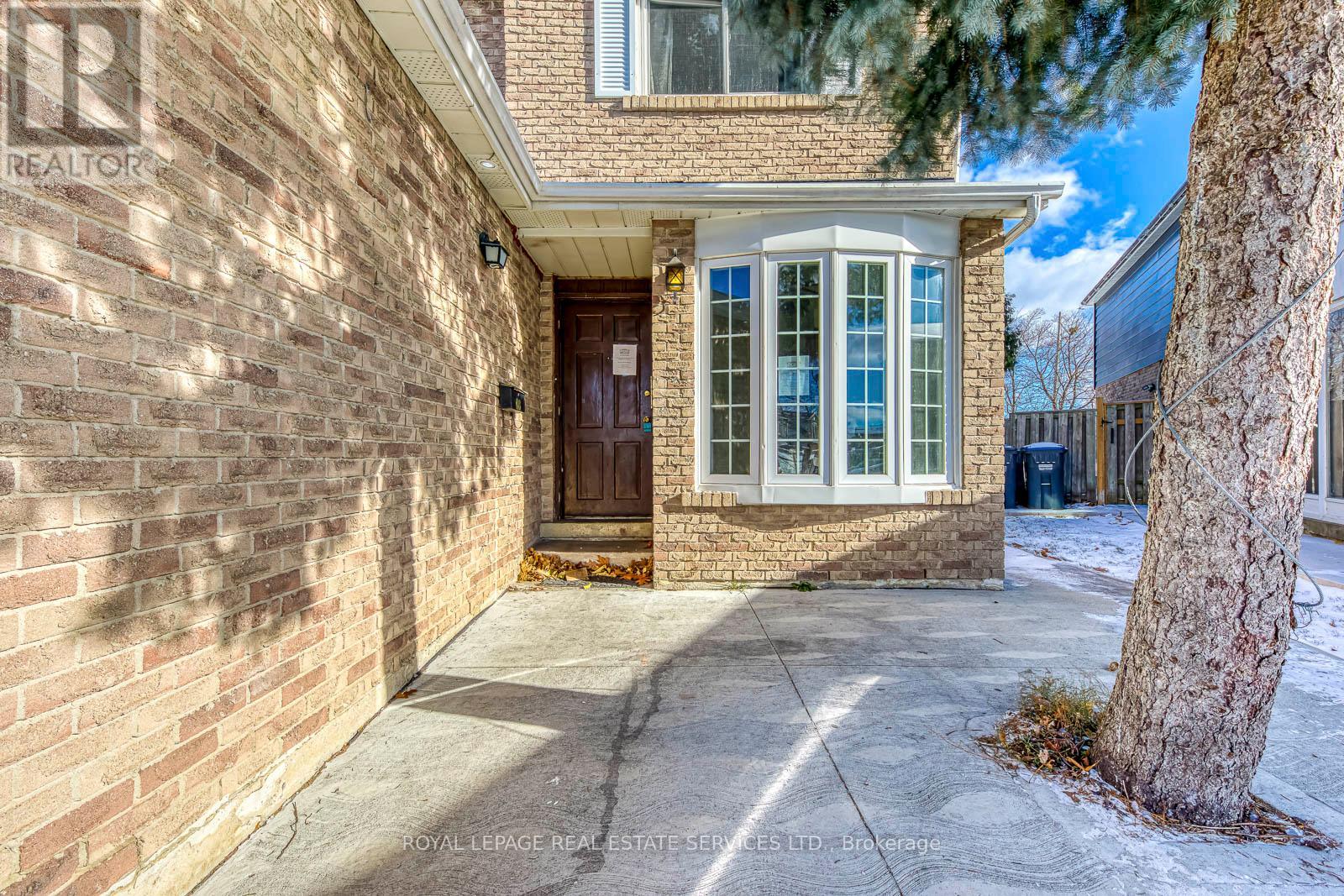 66 Banting Crescent, Brampton, Ontario L6Y 2K9 - Photo 3 - W12614844
