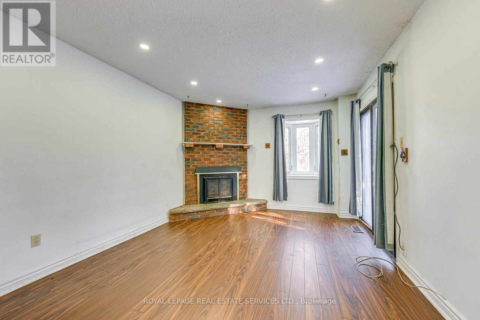 66 Banting Crescent, Brampton, Ontario L6Y 2K9 - Photo 9 - W12614844