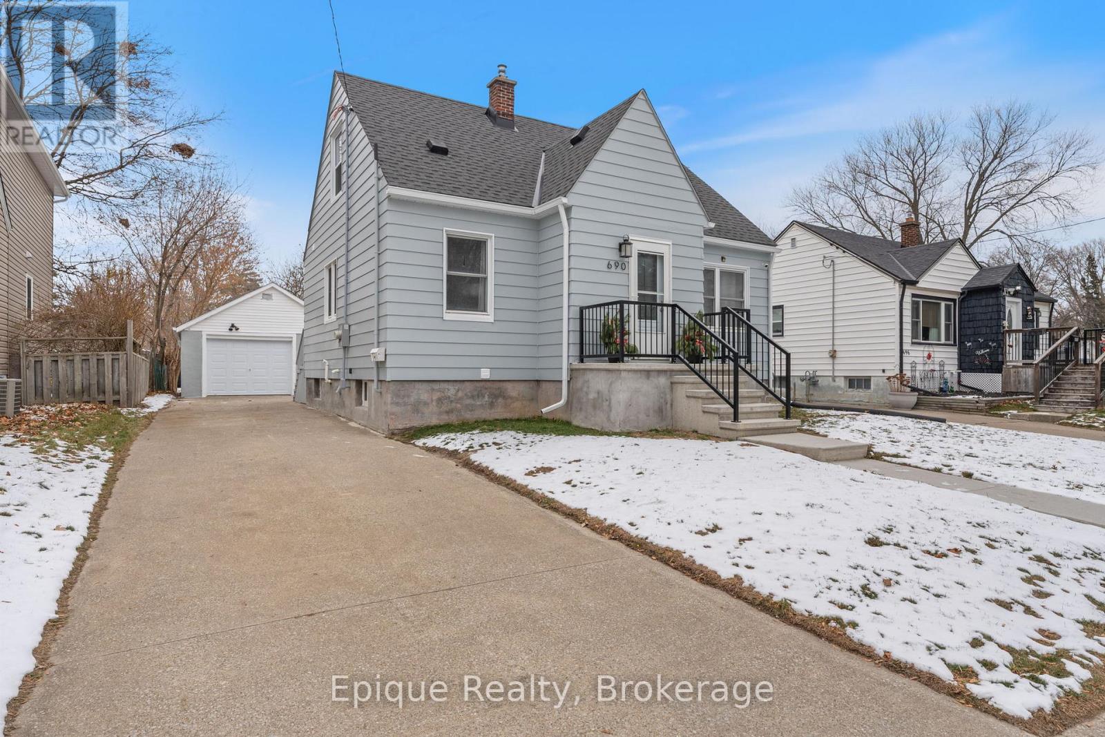 690 Rosedale Avenue, Sarnia, Ontario N7V 1Z7 - Photo 3 - X12614838