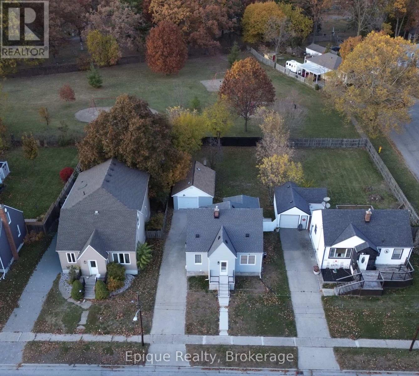 690 Rosedale Avenue, Sarnia, Ontario N7V 1Z7 - Photo 49 - X12614838