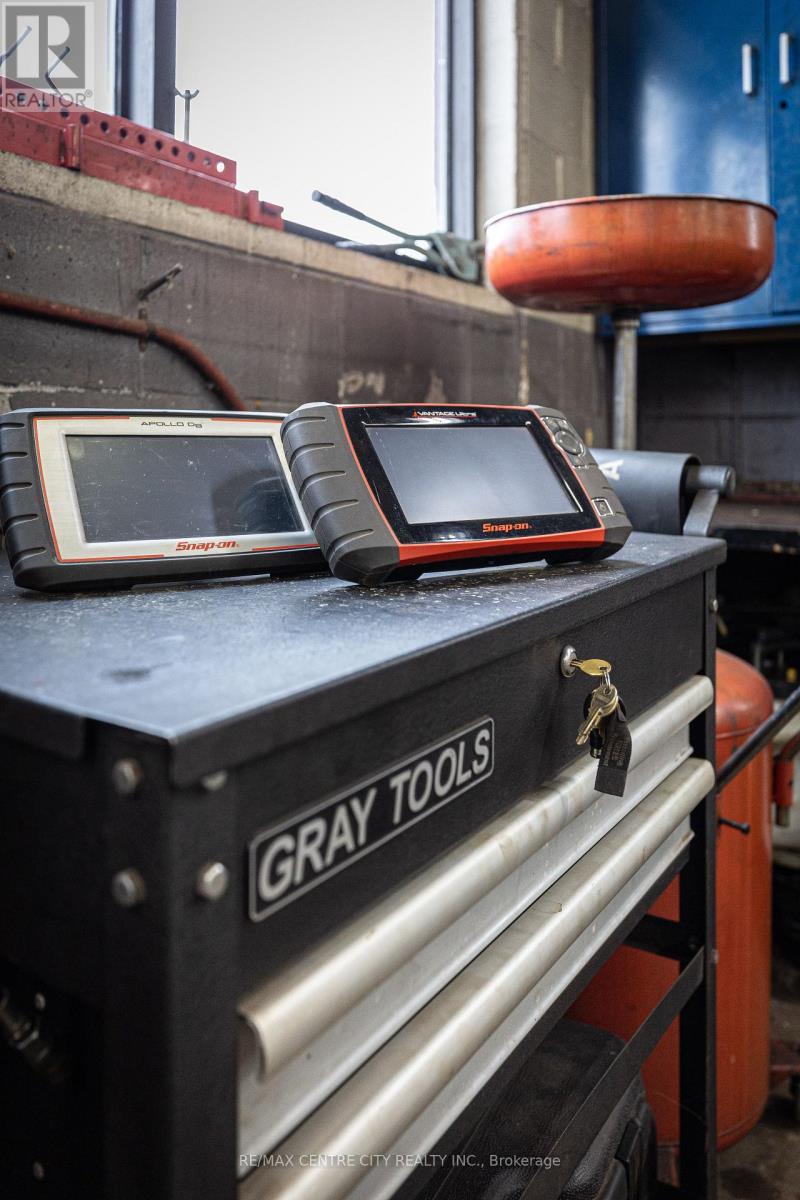 827 Central Avenue, London East (East G), Ontario  N5W 3R1 - Photo 18 - X12614870