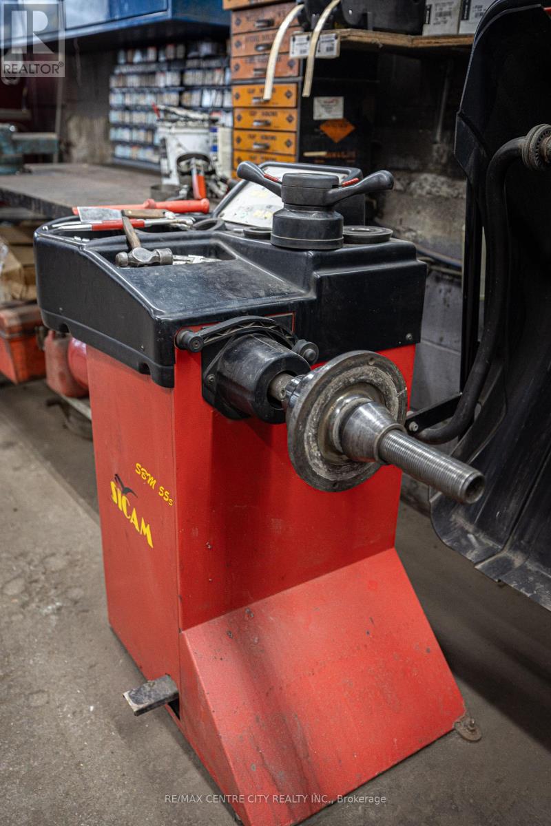 827 Central Avenue, London East (East G), Ontario  N5W 3R1 - Photo 20 - X12614870