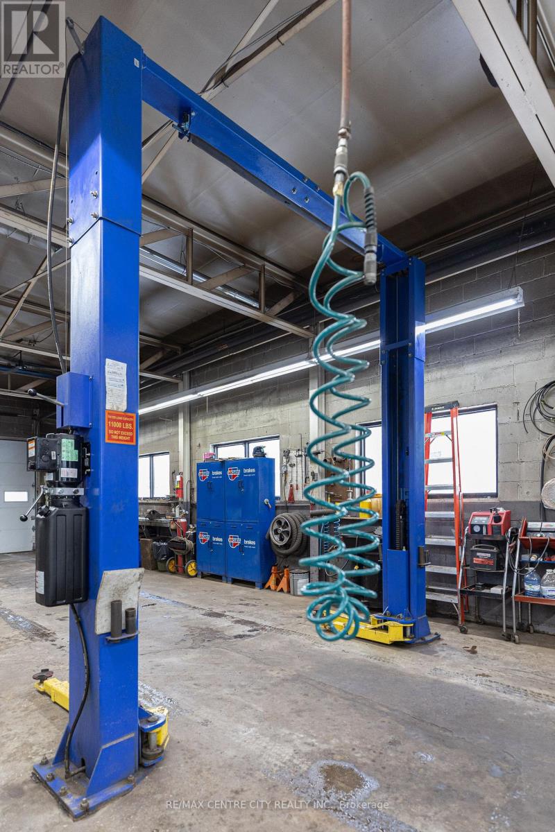 827 Central Avenue, London East (East G), Ontario  N5W 3R1 - Photo 21 - X12614870