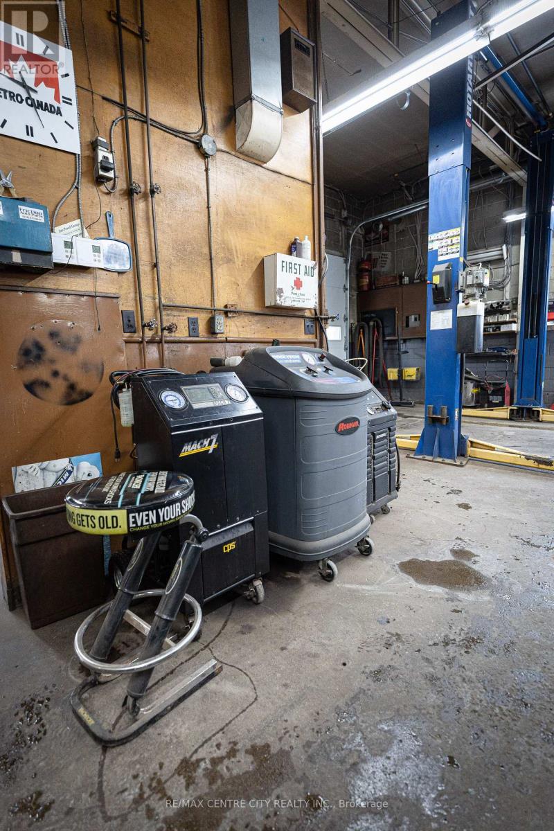 827 Central Avenue, London East (East G), Ontario  N5W 3R1 - Photo 22 - X12614870