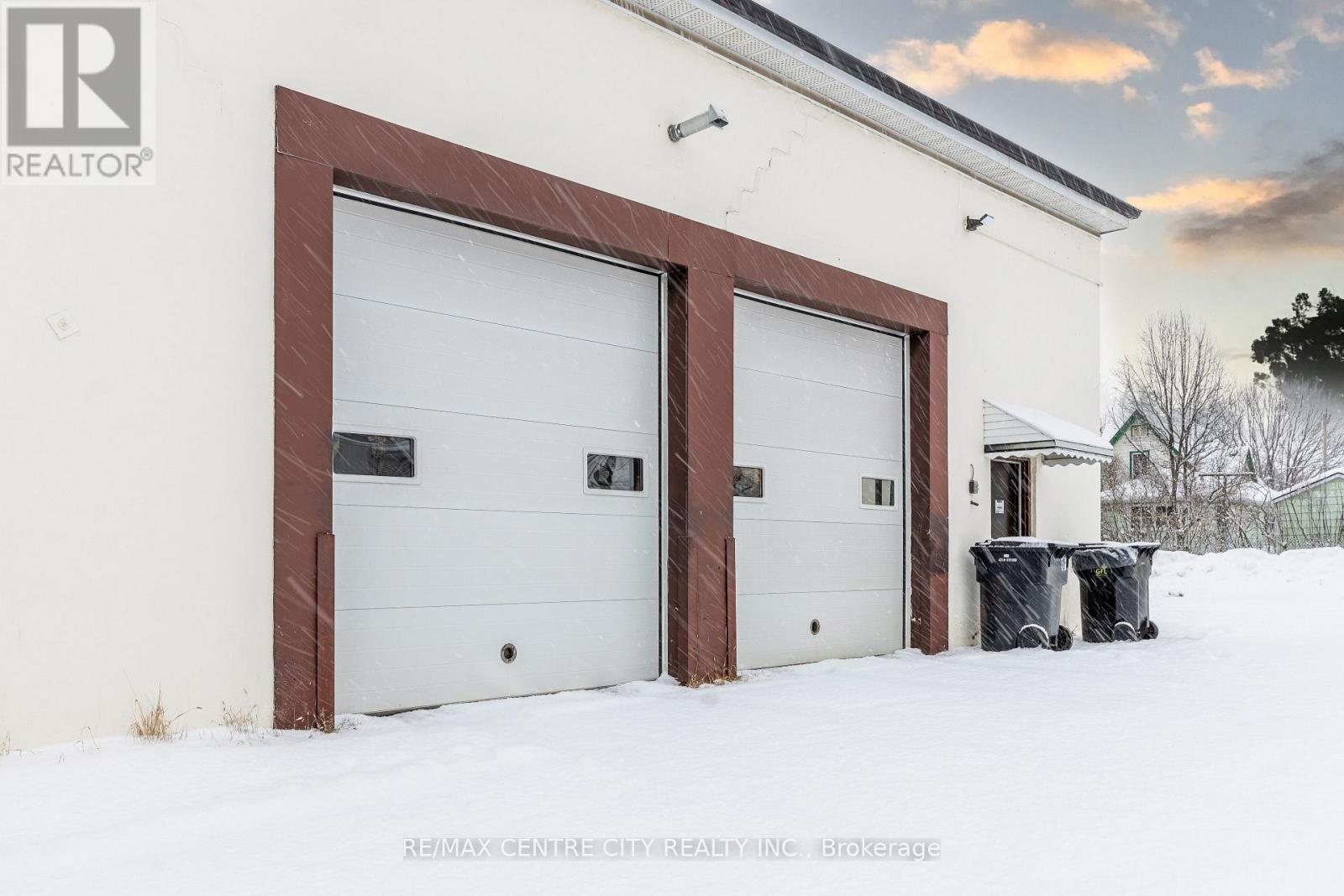 827 Central Avenue, London East (East G), Ontario  N5W 3R1 - Photo 5 - X12614870