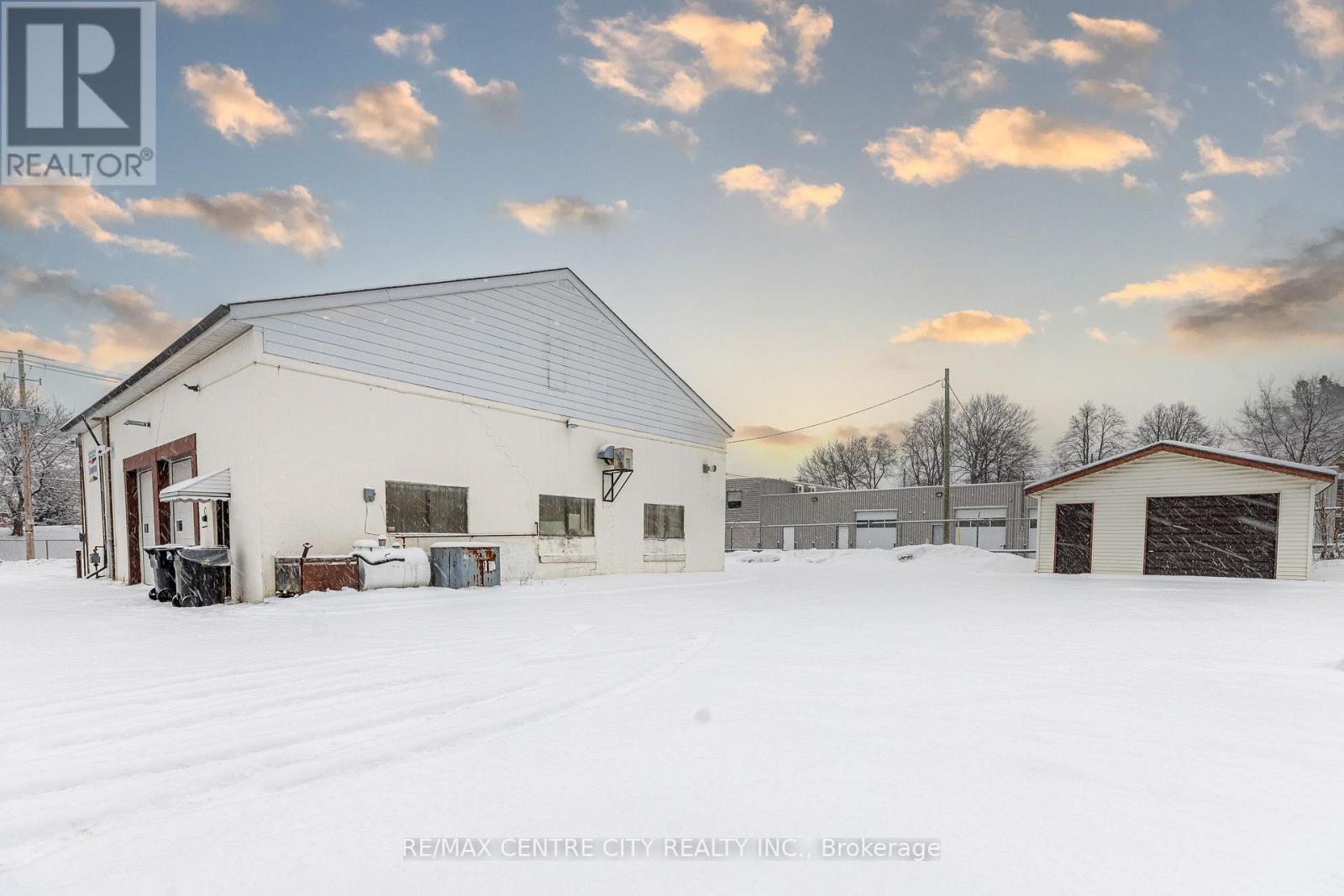 827 Central Avenue, London East (East G), Ontario  N5W 3R1 - Photo 6 - X12614870