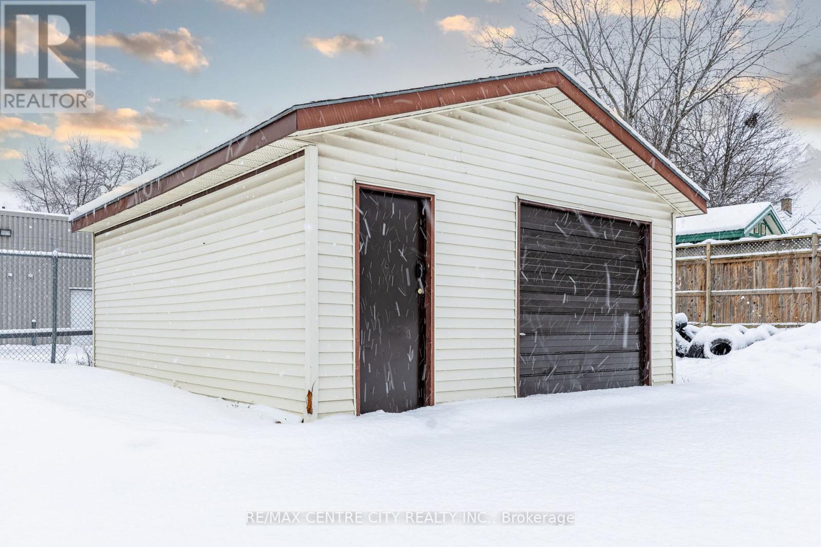 827 Central Avenue, London East (East G), Ontario  N5W 3R1 - Photo 7 - X12614870