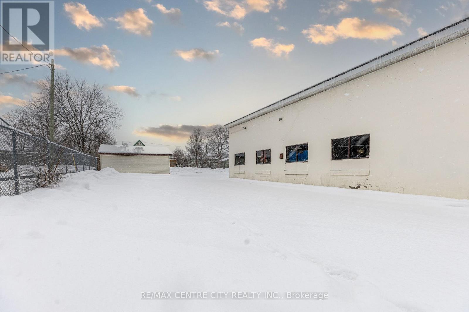 827 Central Avenue, London East (East G), Ontario  N5W 3R1 - Photo 9 - X12614870