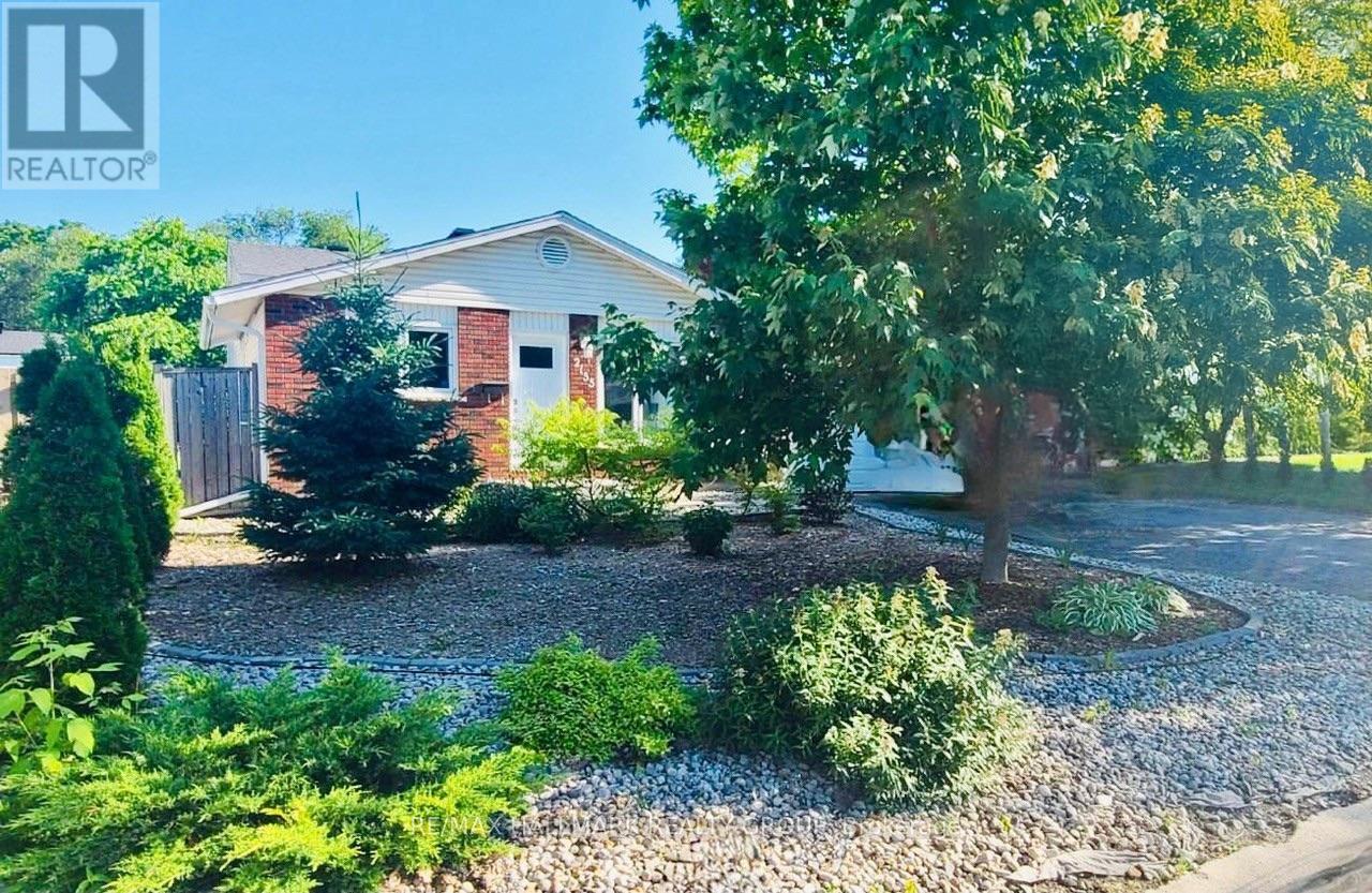 2155 Monson Crescent, Ottawa, Ontario  K1J 6A7 - Photo 2 - X12614868